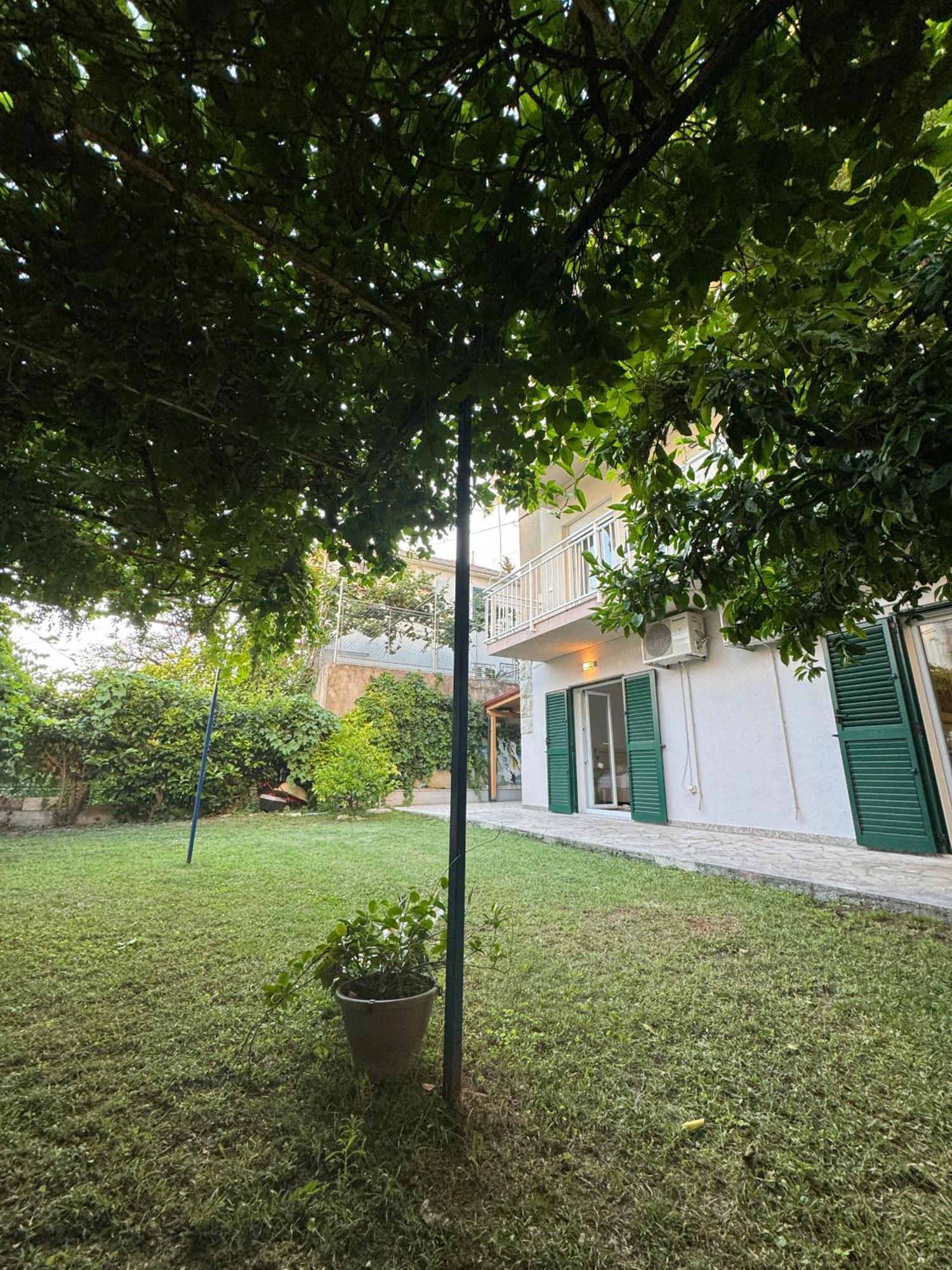 Valentinas Garden Apartment *
