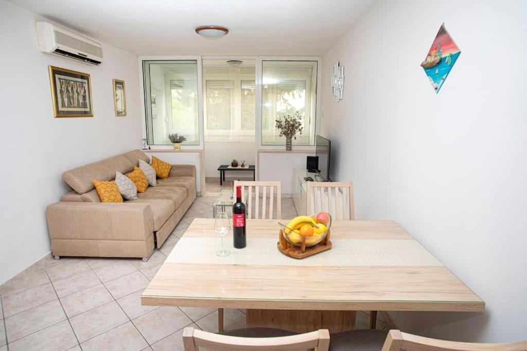 Ella Apartment Split