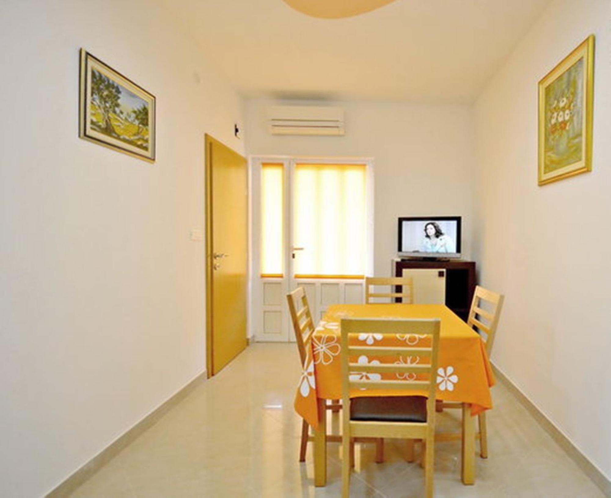Apartments Stobrec *