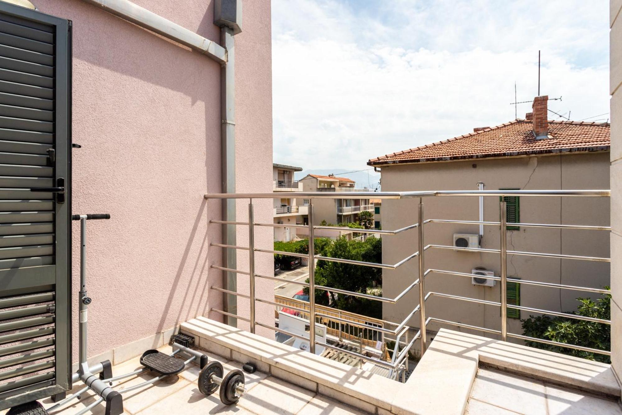 Violeta With The Sea View, 3 Min Walk To The Villa Split