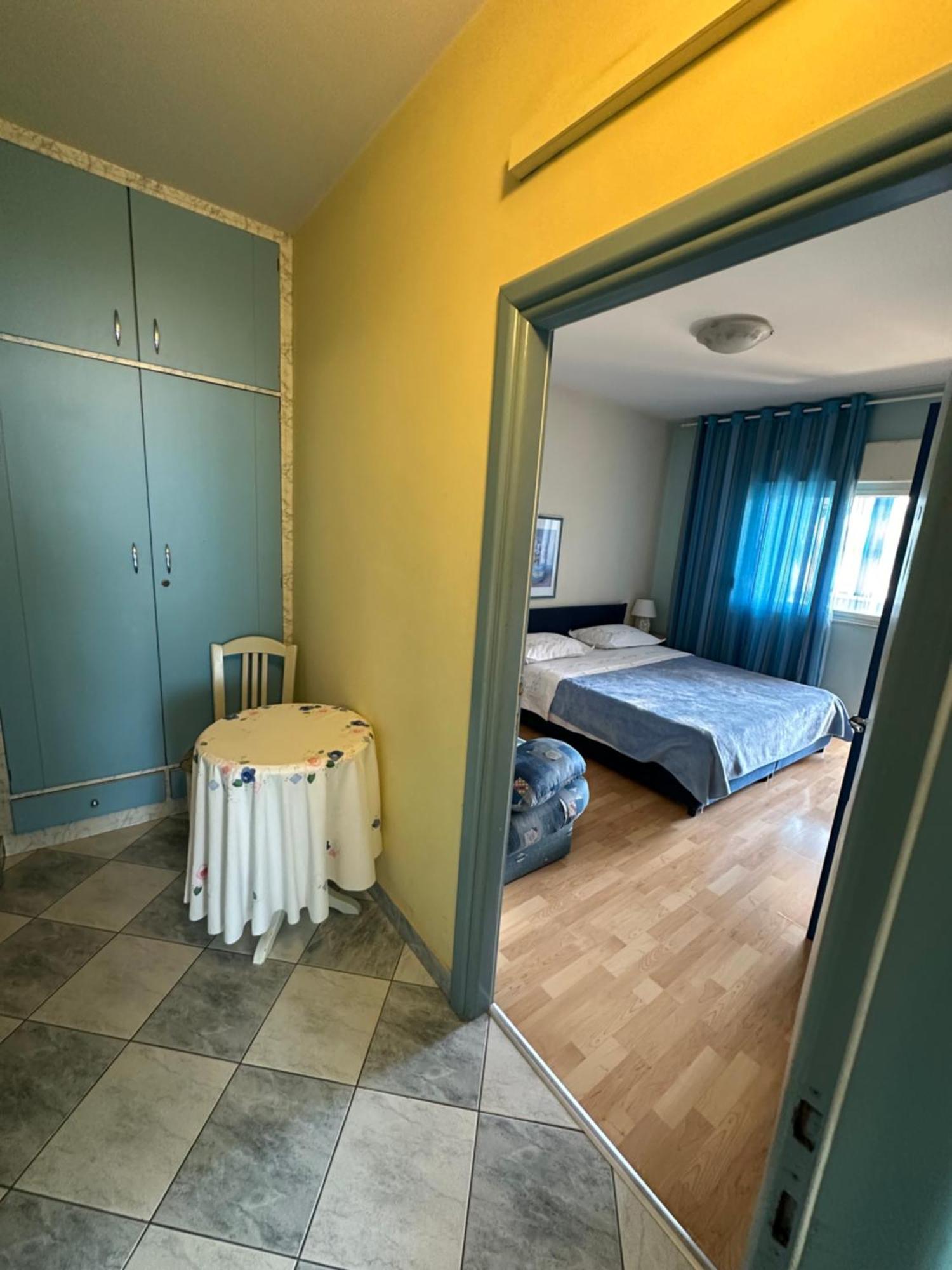 Apartment Vs *