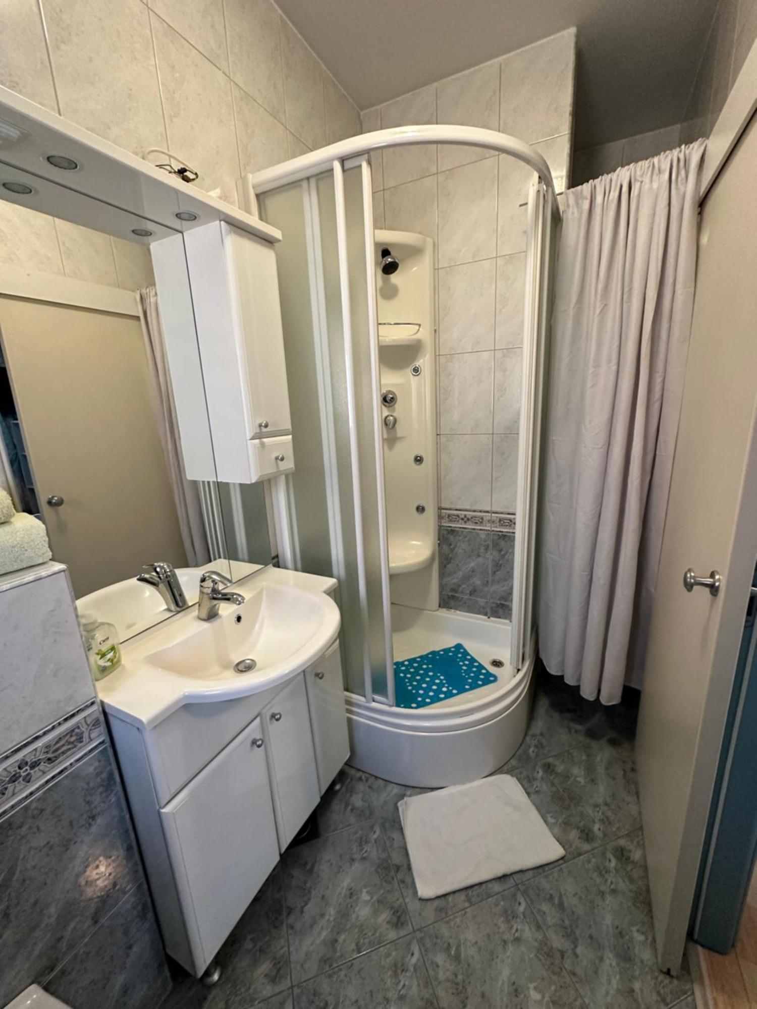 Vs Apartment Split
