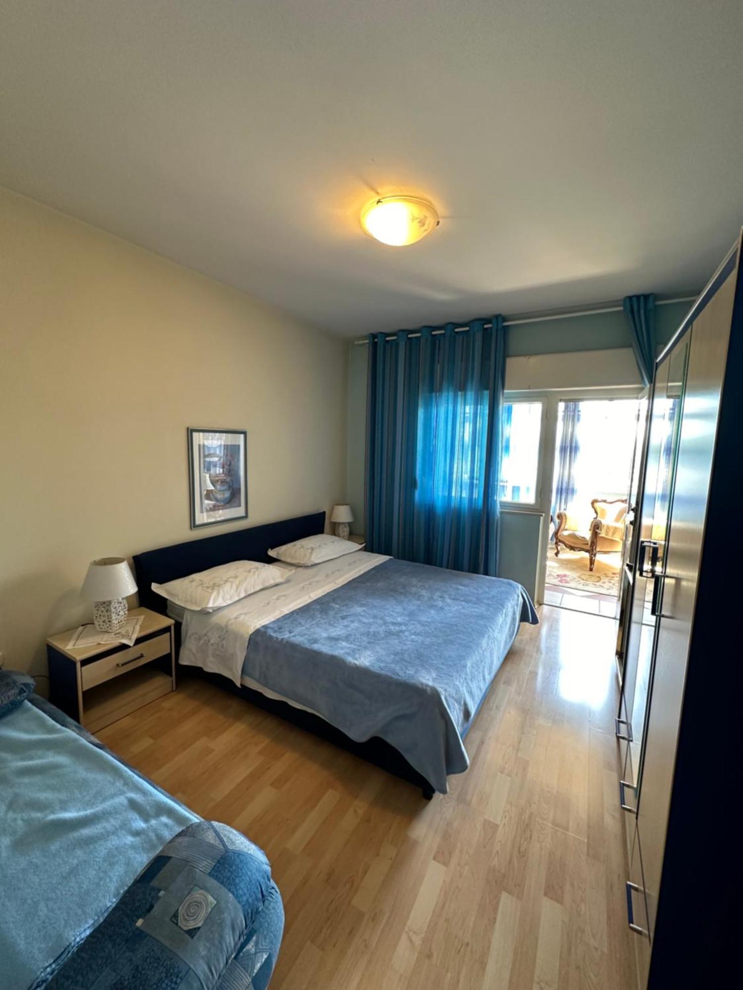 Apartment Vs *