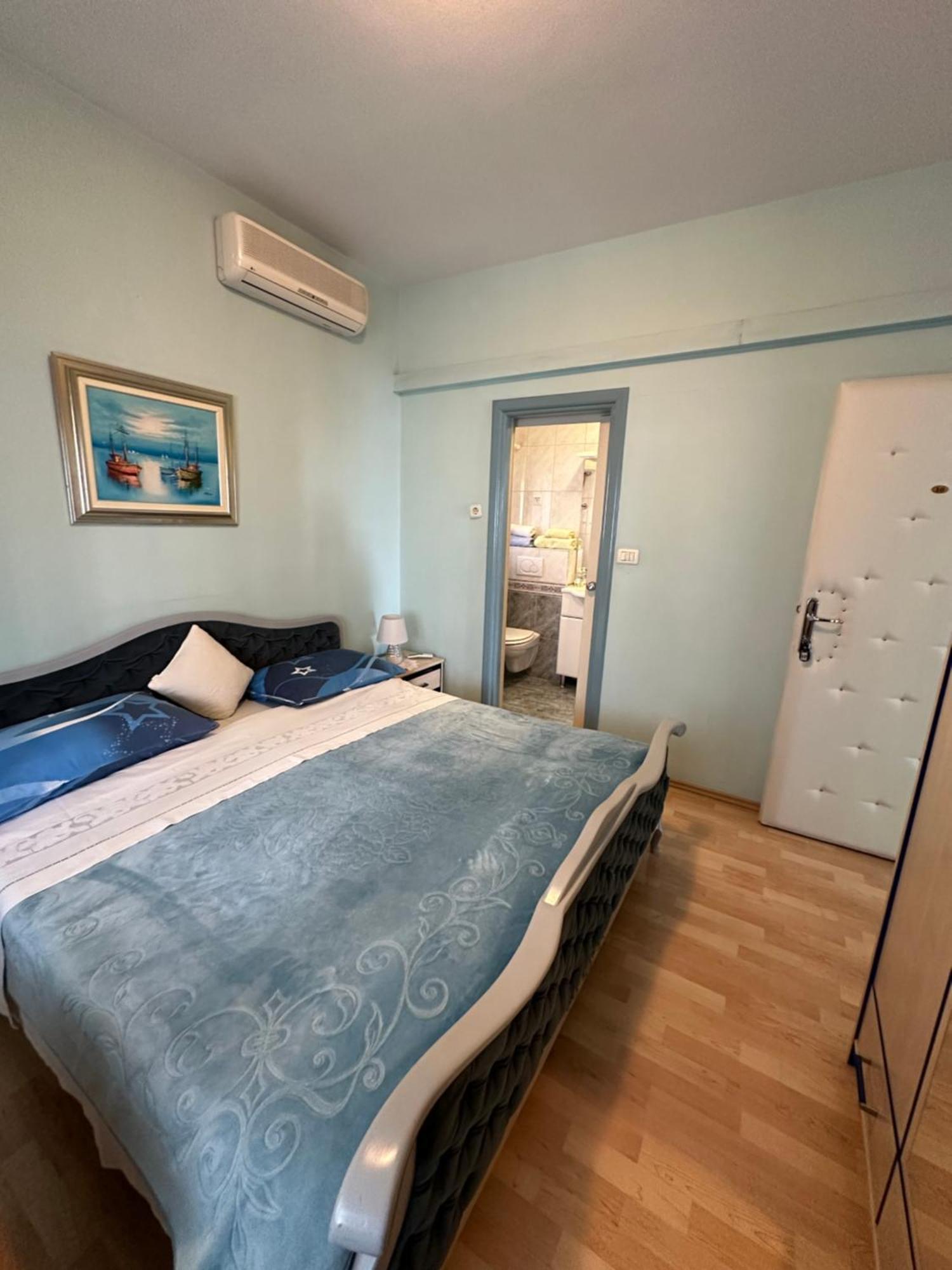 Vs Apartment Split