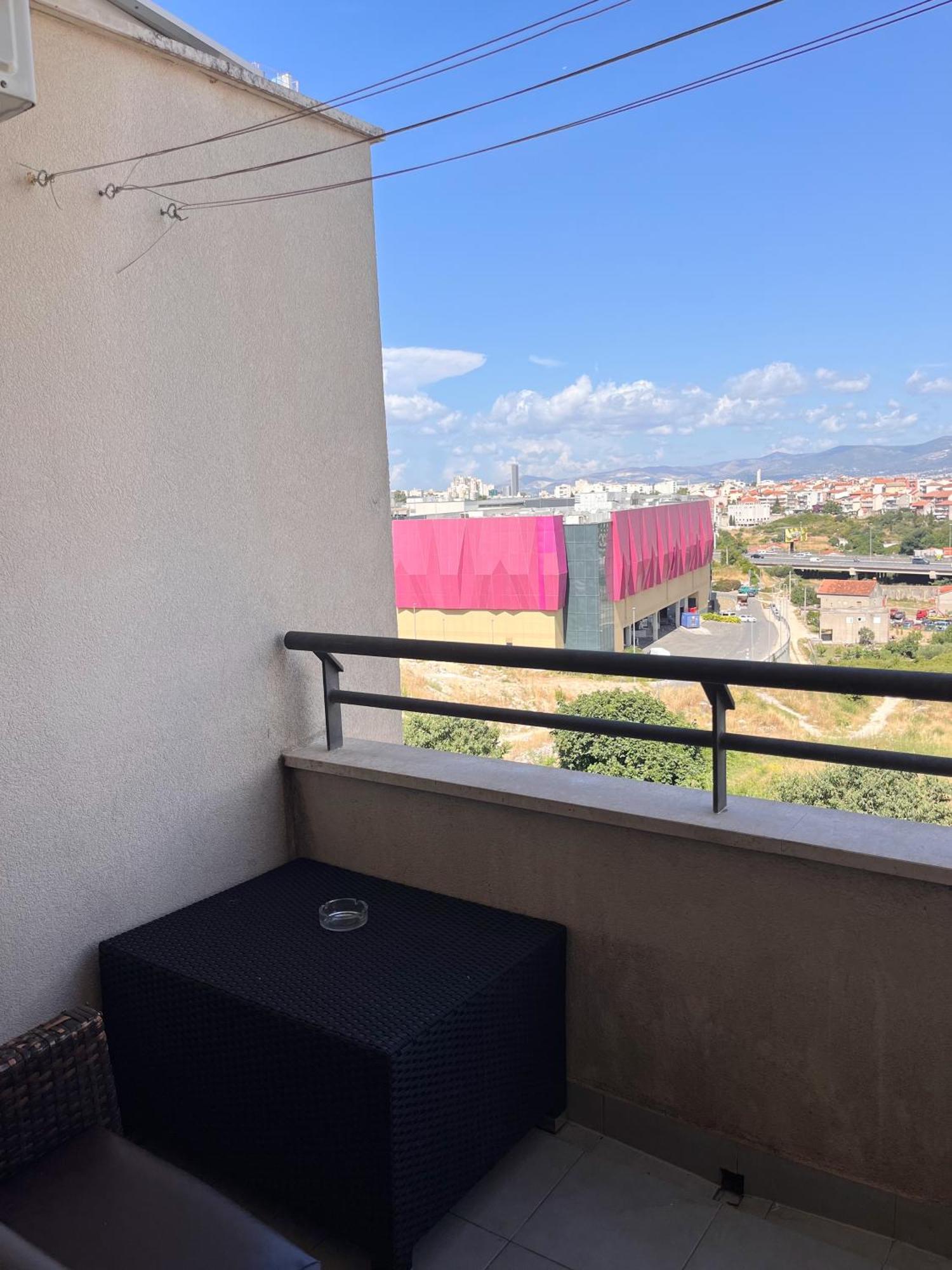 Deliri With Private Parking Apartment *