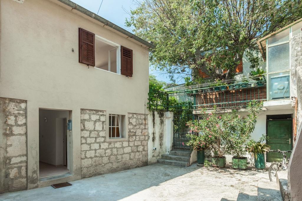 Apartment Charming Old Stone House