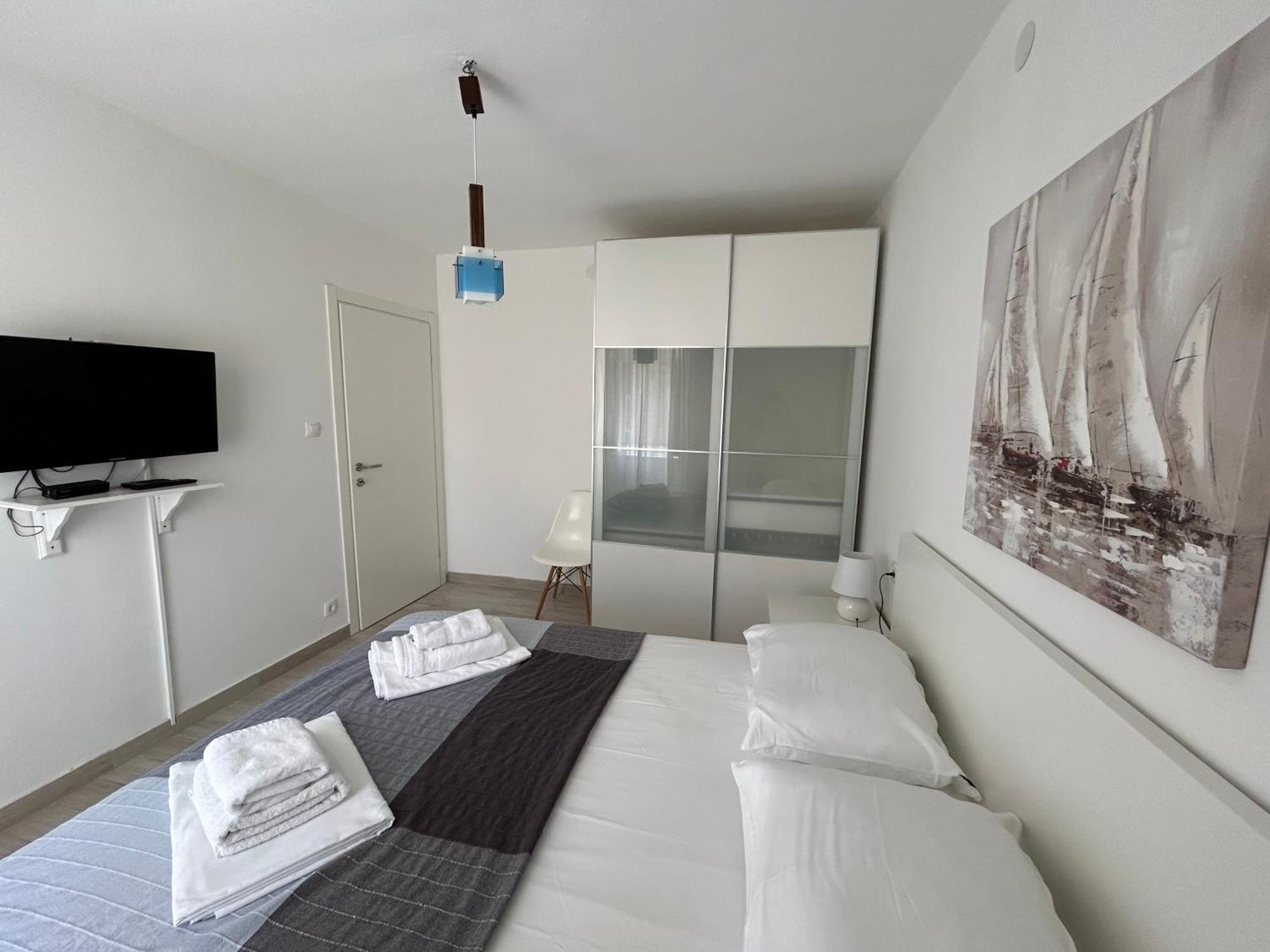 Perfectly Located Cherry Stone House Apartment Split