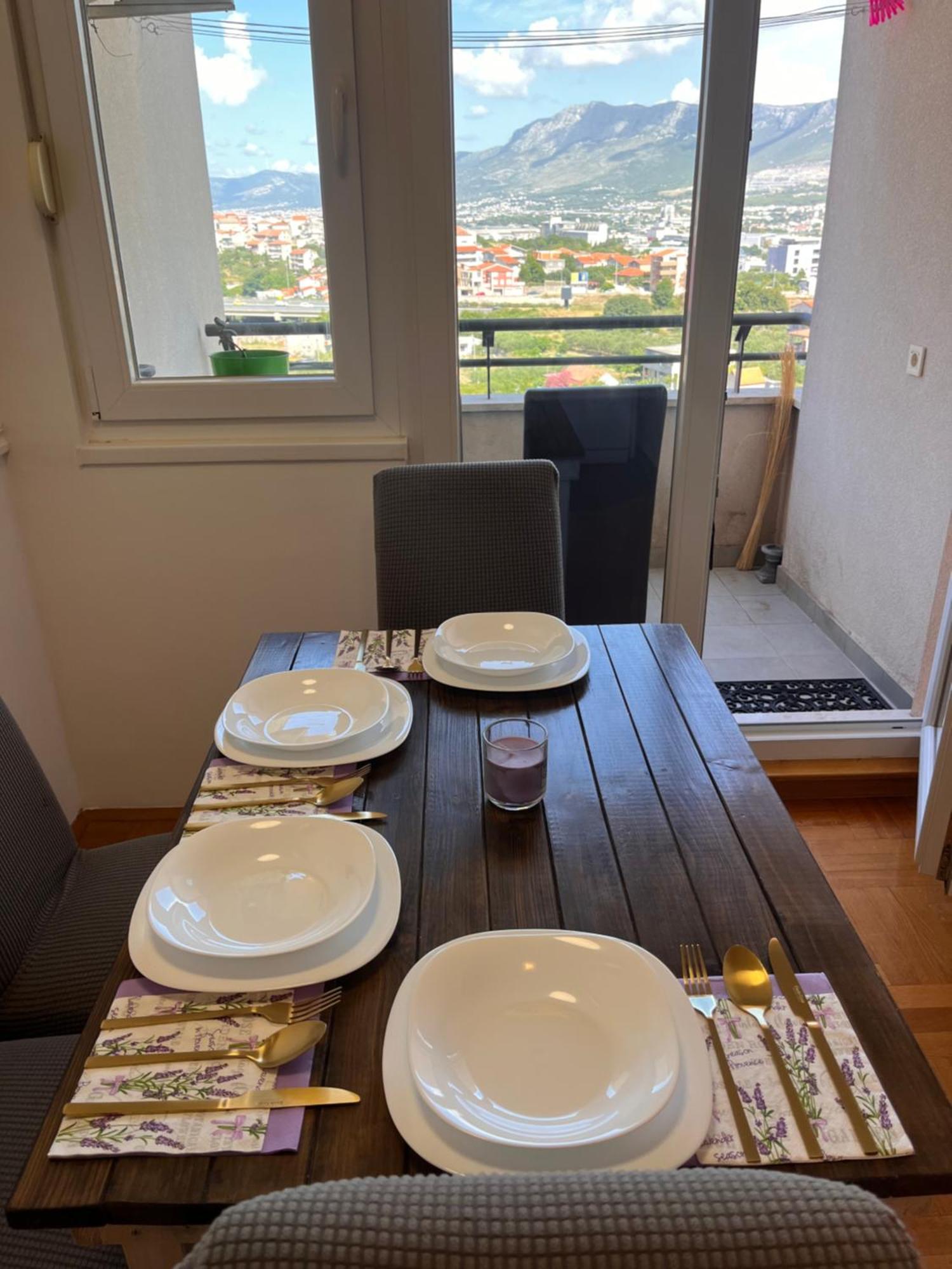 Deliri With Private Parking Apartment