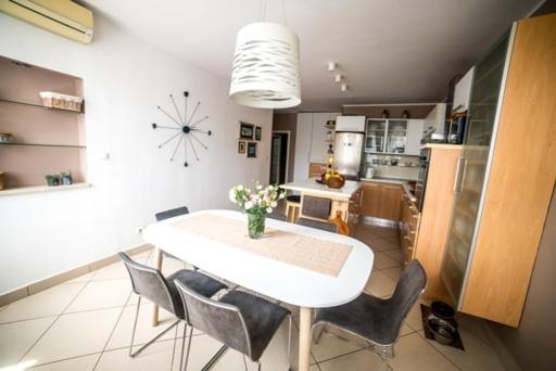 Kman Apartment Split