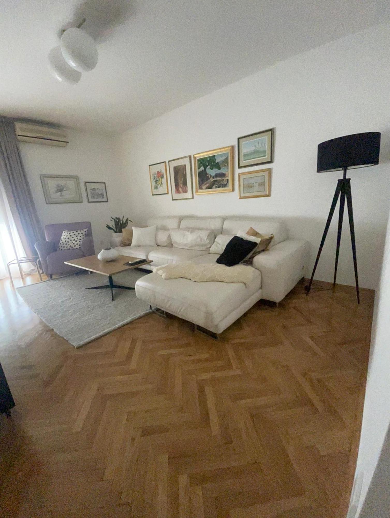 Kman Apartment Split