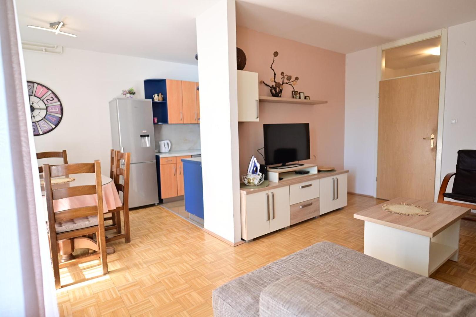 Paula Apartment Split
