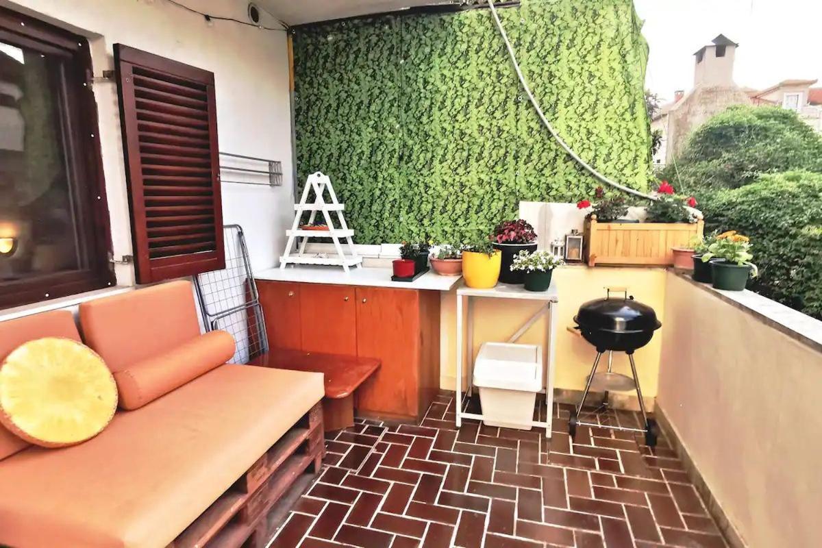 Misho With Terrace Apartment
