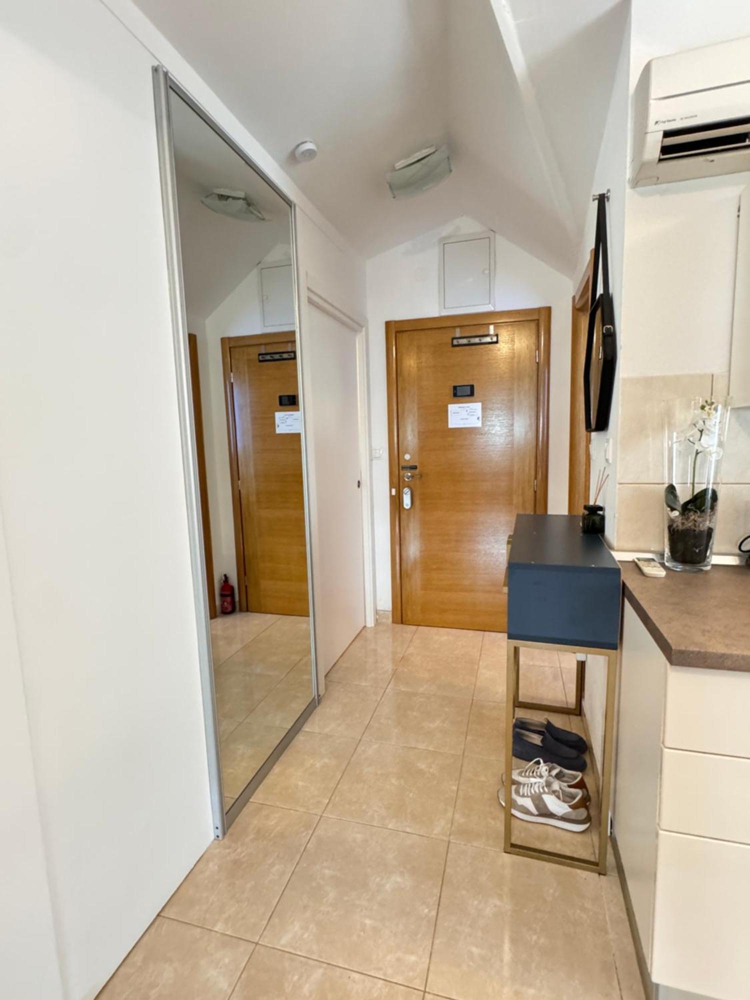 Appartement Modern, Spacious With Free Car Parking *