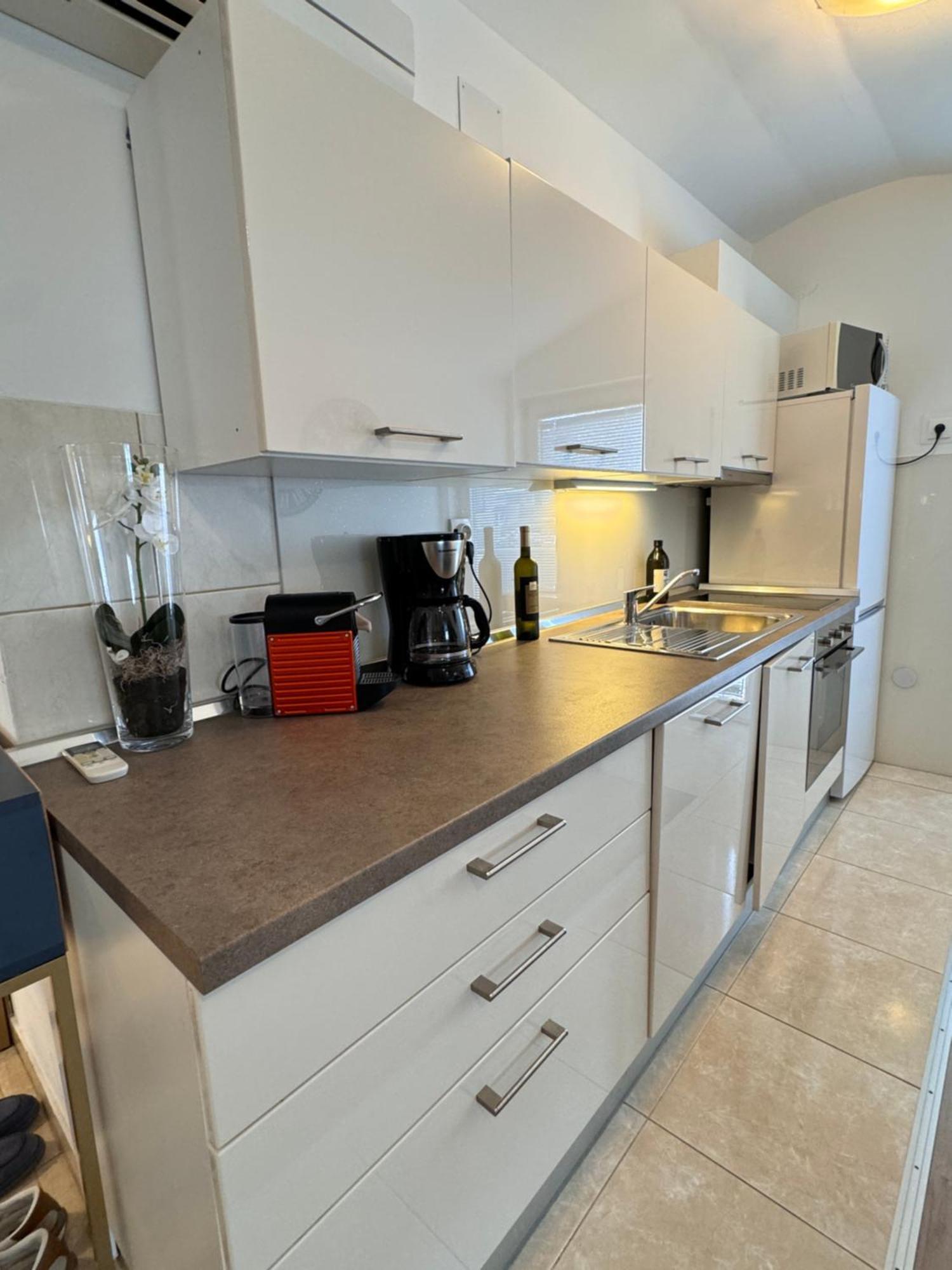 Modern, Spacious With Free Car Parking Appartement