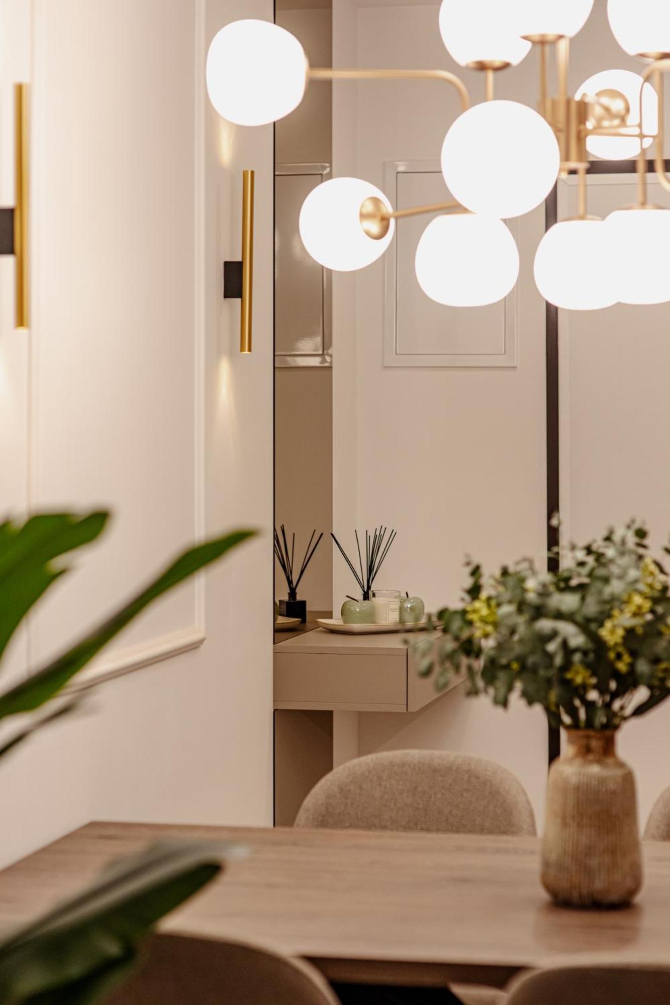 Apartment Stunning Designer Bella With Private Garage *