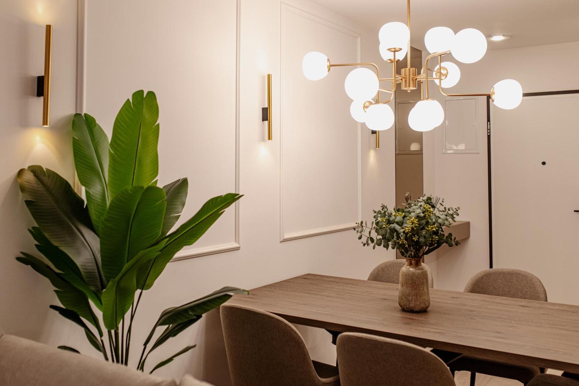 Stunning Designer Bella With Private Garage * Split