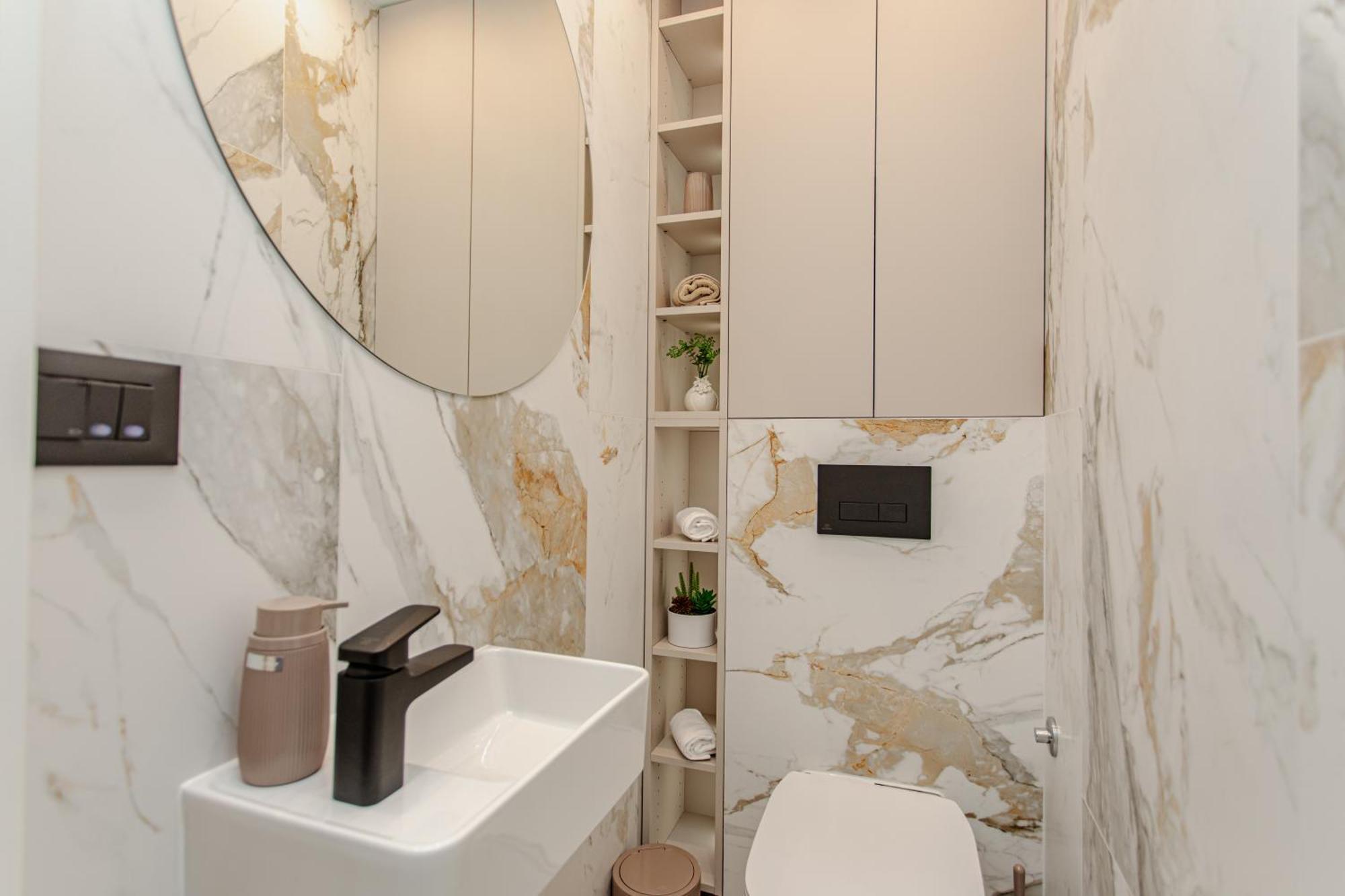 Stunning Designer Bella With Private Garage Apartment