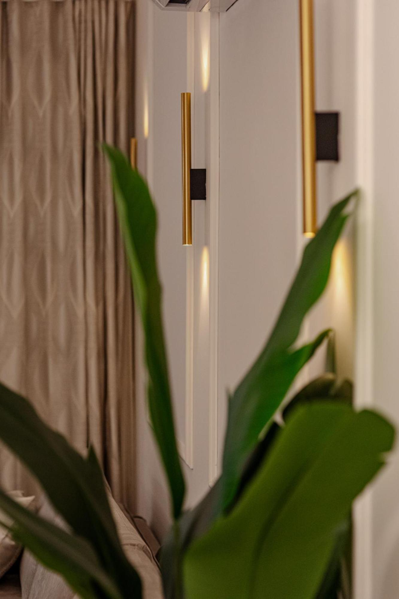 Stunning Designer Bella With Private Garage Apartment *