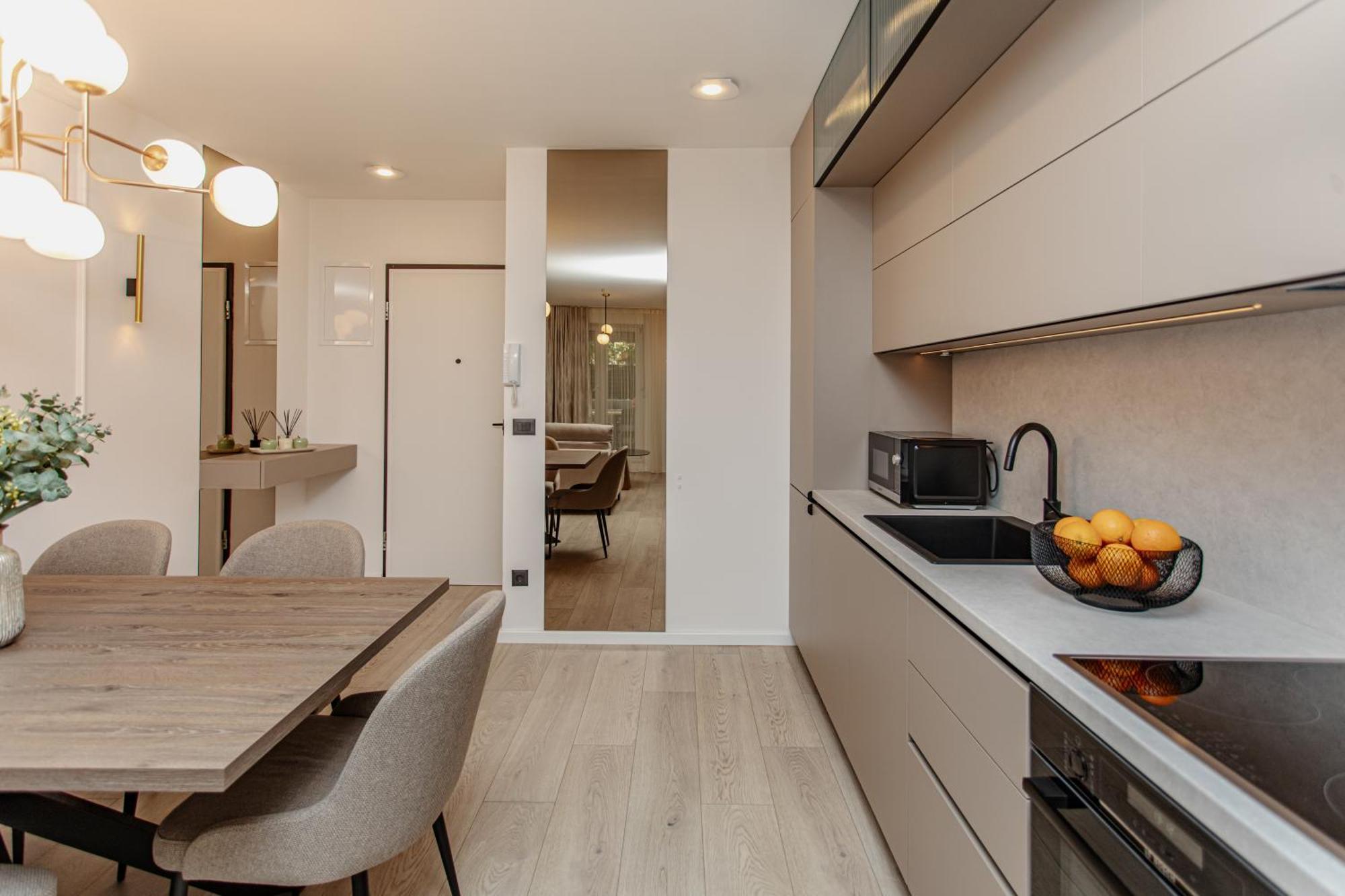 Stunning Designer Bella With Private Garage Split