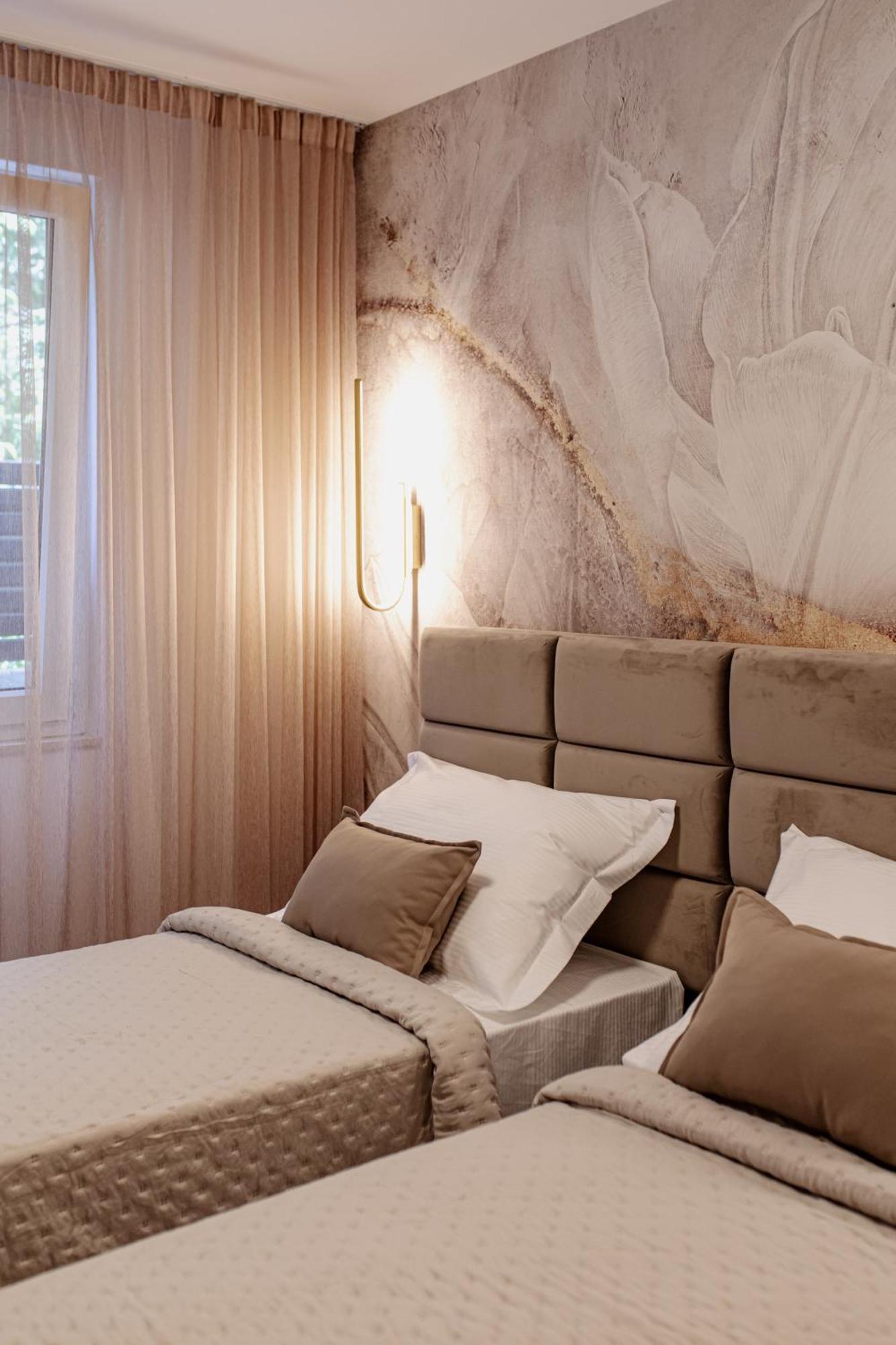 Stunning Designer Bella With Private Garage Apartment *
