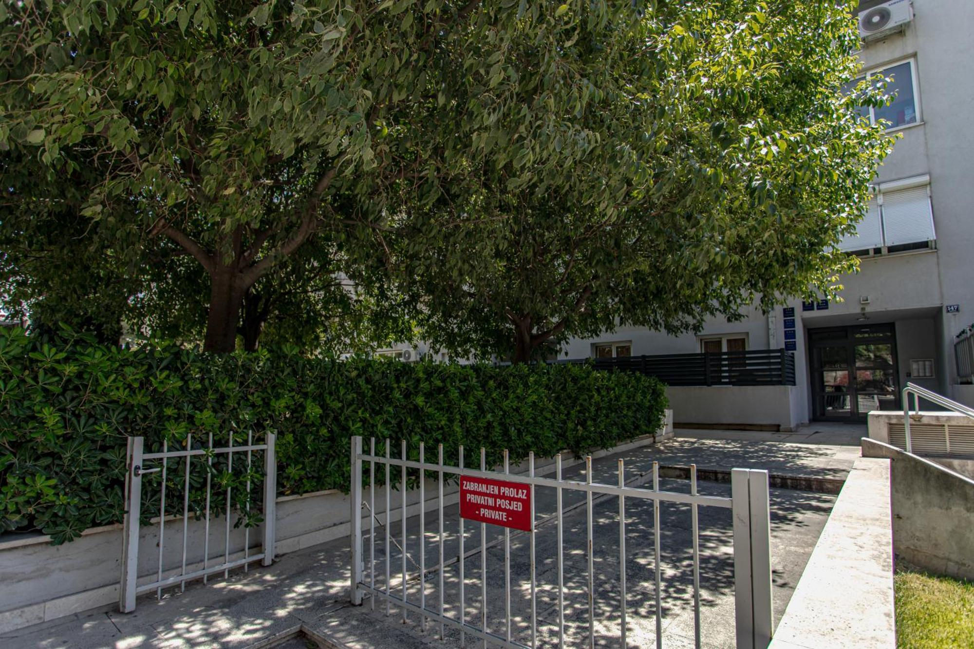 Stunning Designer Bella With Private Garage Apartment