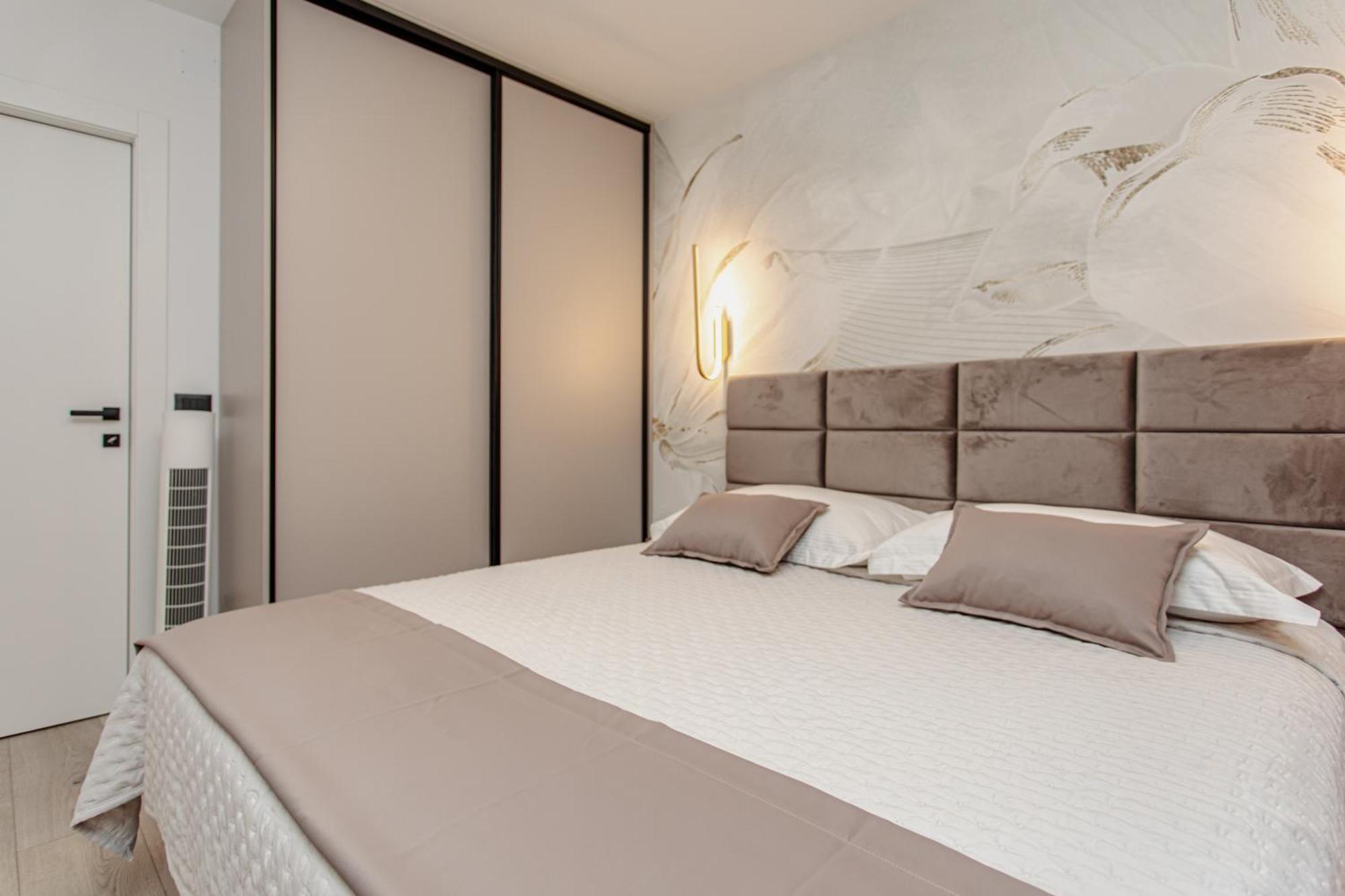 Apartment Stunning Designer Bella With Private Garage