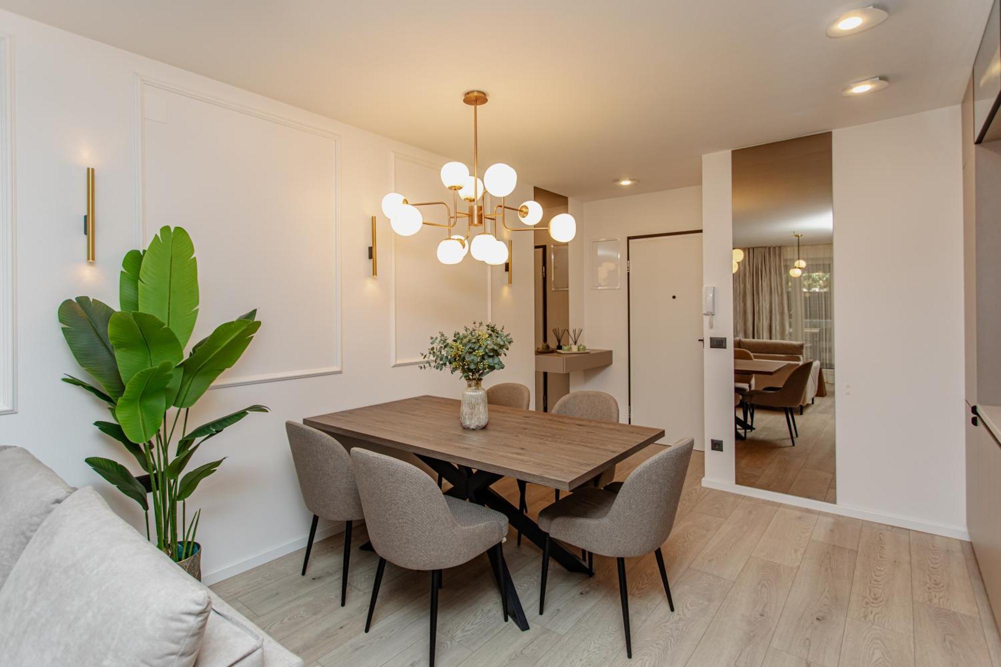 Apartment Stunning Designer Bella With Private Garage