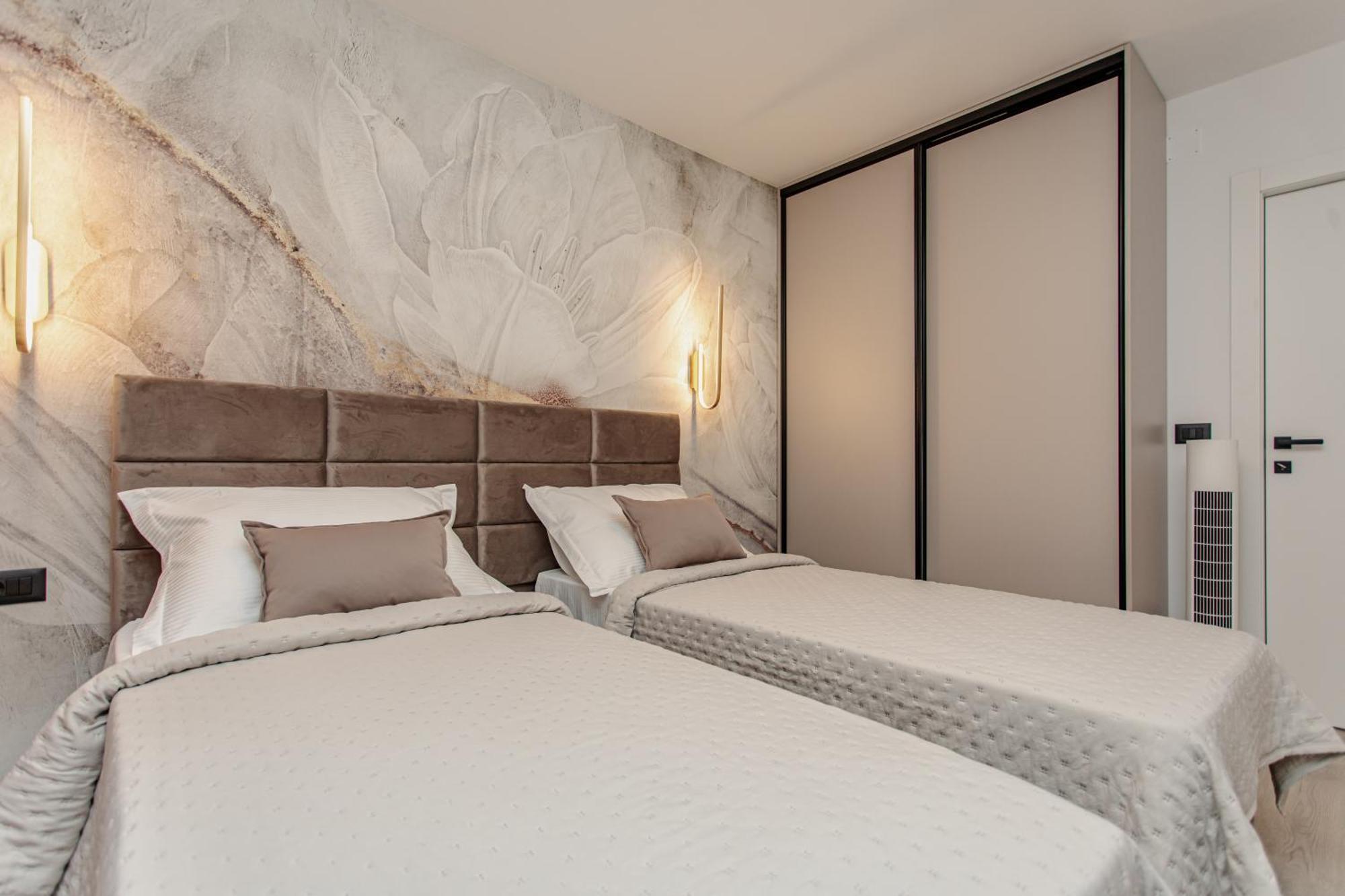 Apartment Stunning Designer Bella With Private Garage