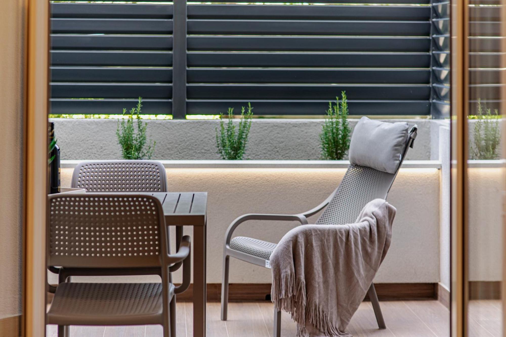 Apartment Stunning Designer Bella With Private Garage *