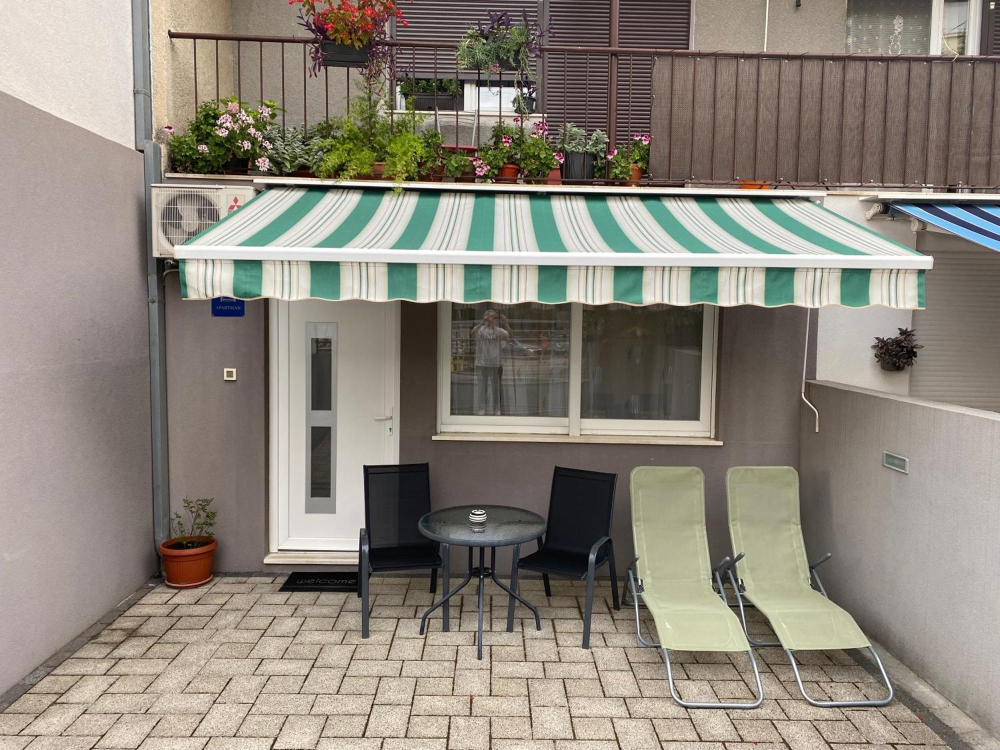 Prestige With Free Parking Apartment Split