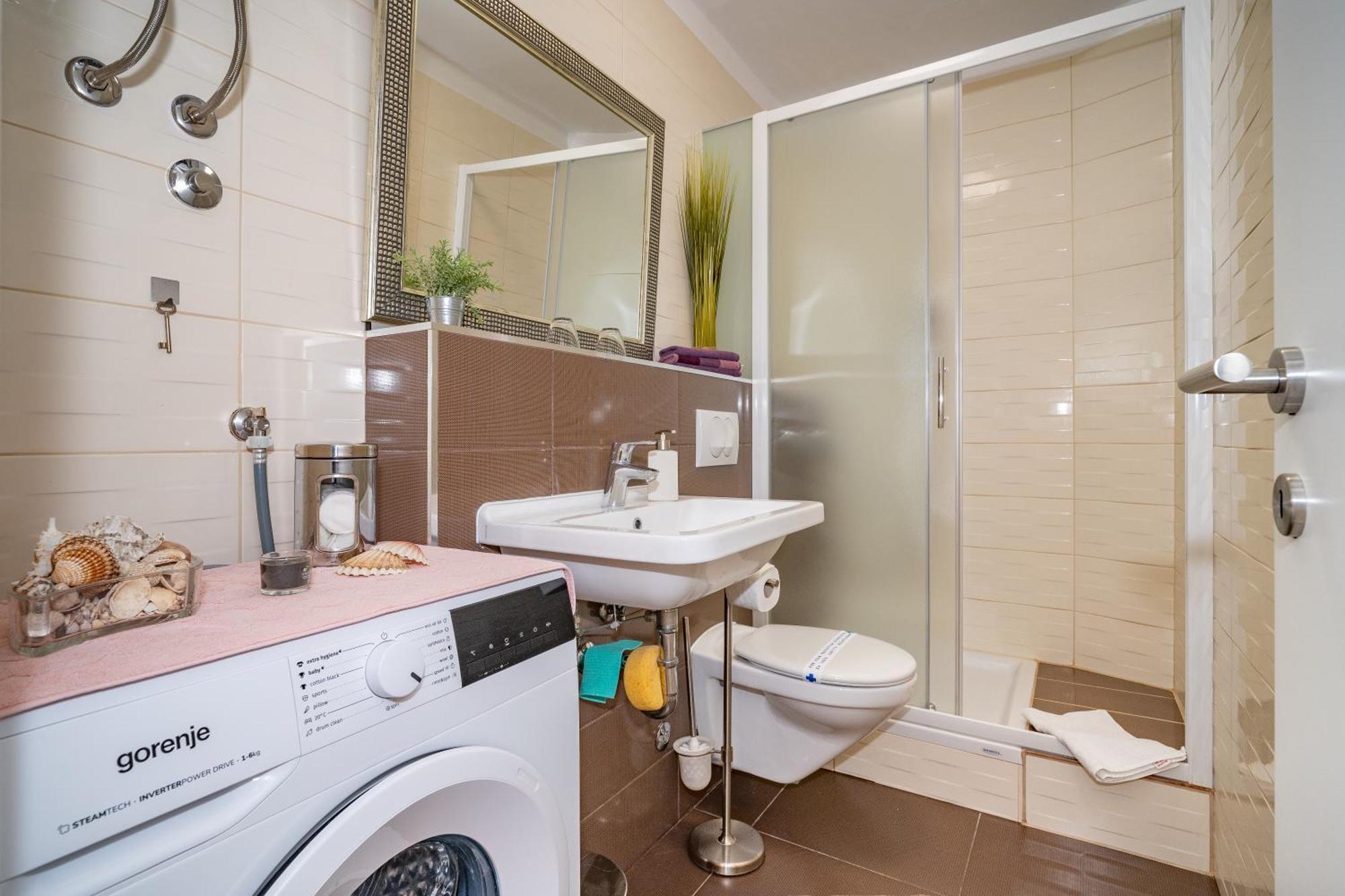 Saga Apartment *