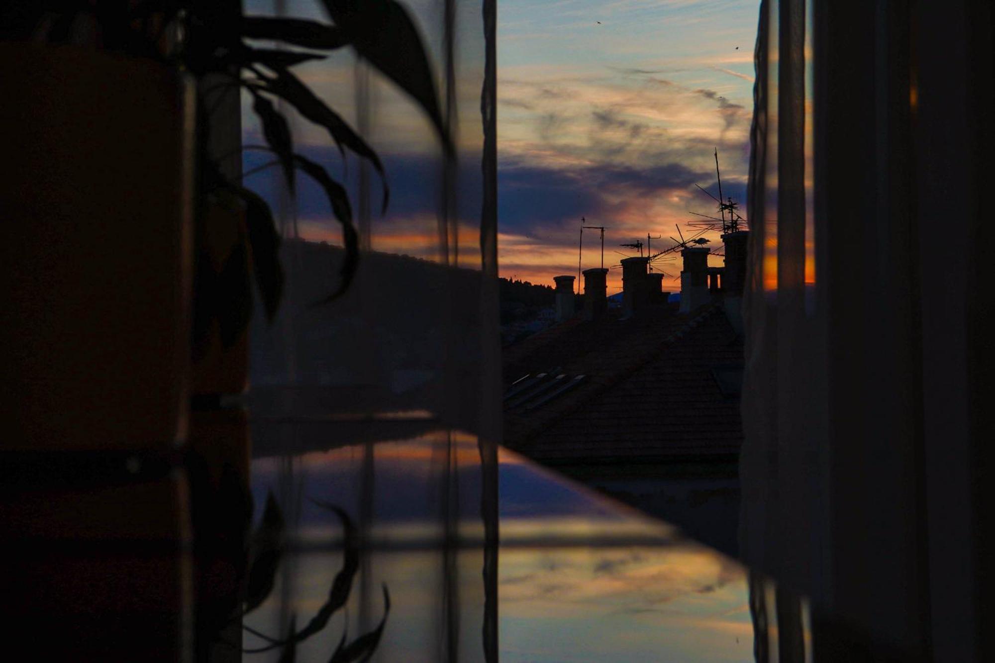 Center Sunset Penthouse Apartment *