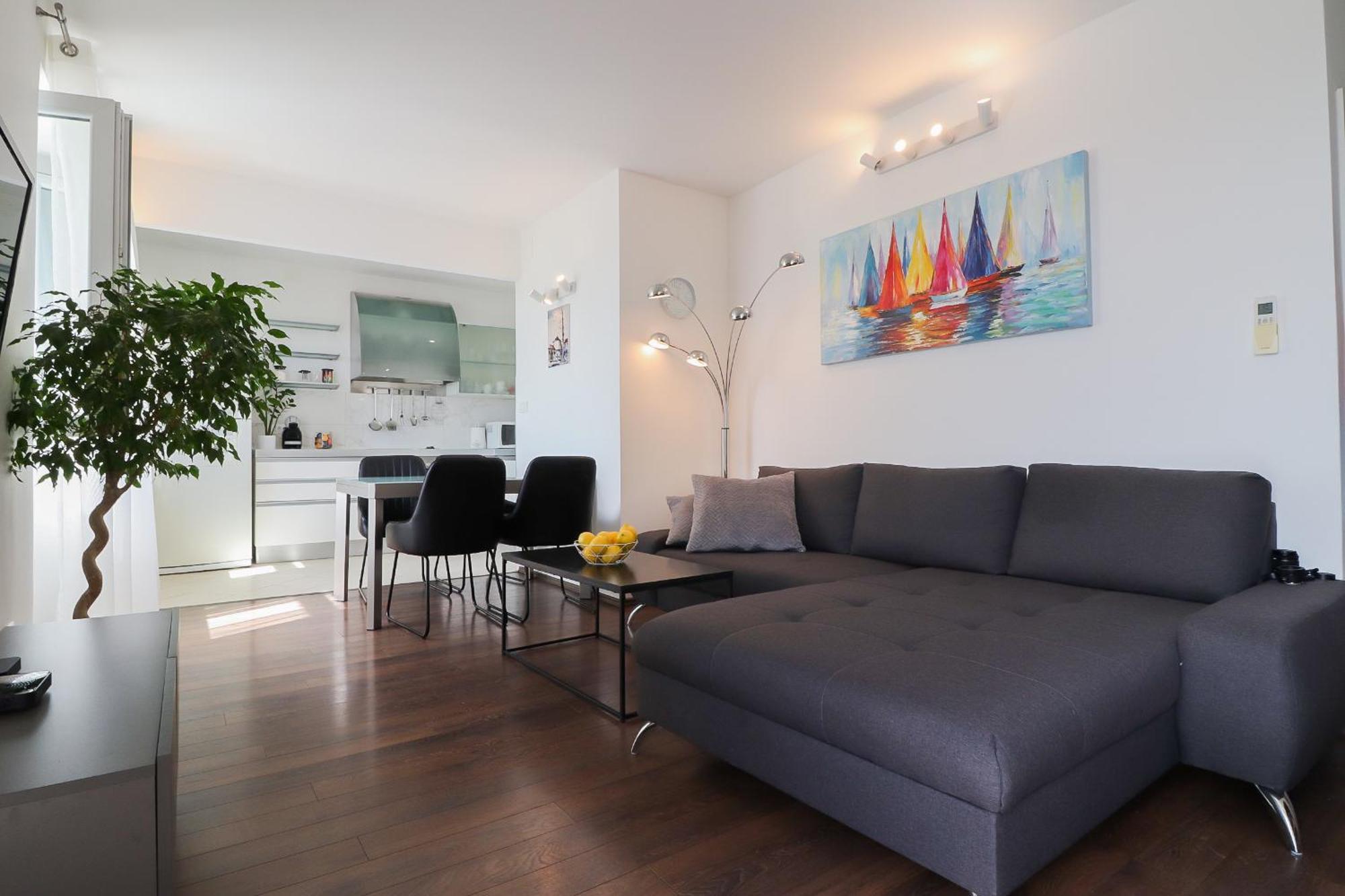 Center Sunset Penthouse *