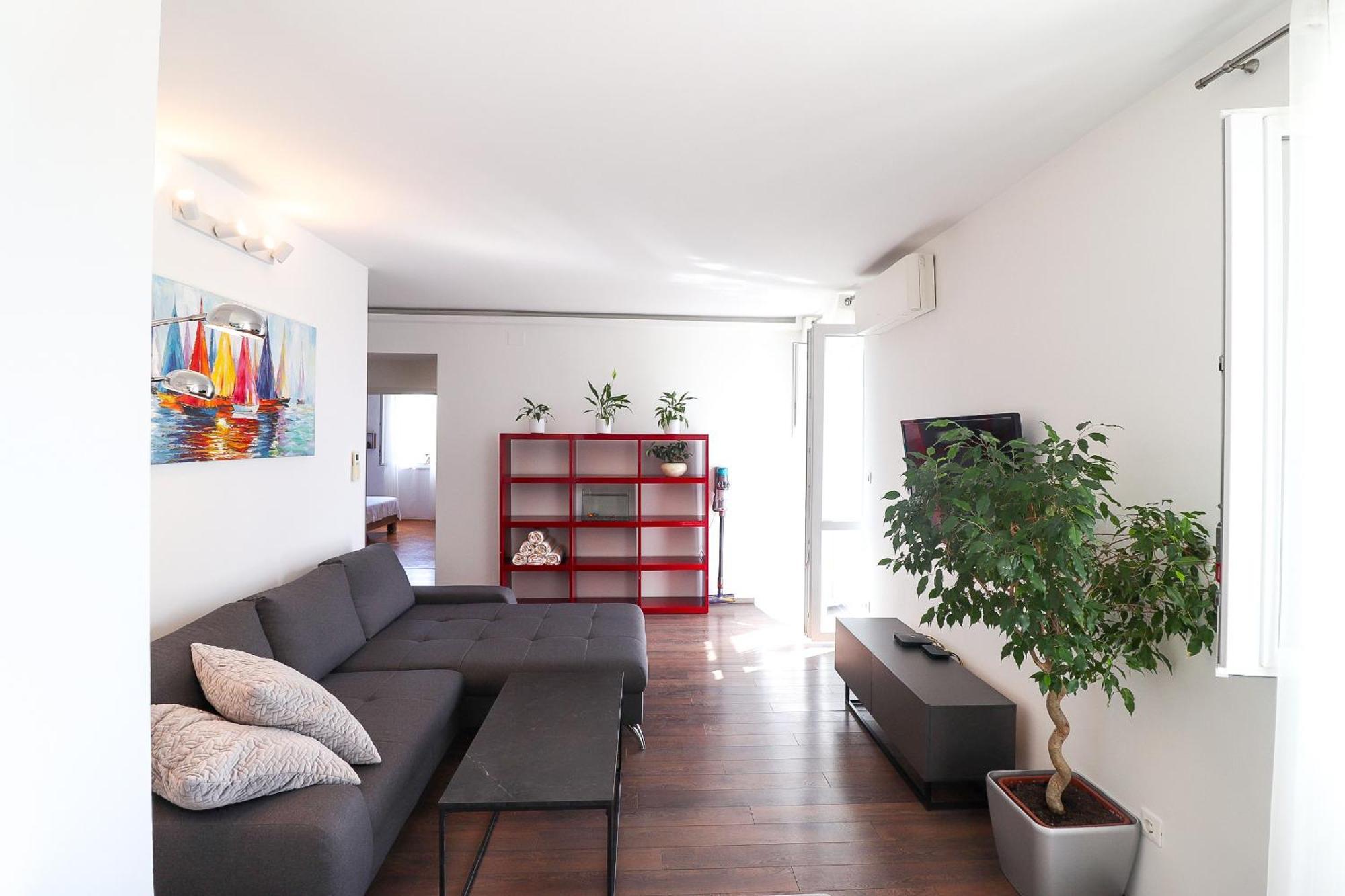 Center Sunset Penthouse Split