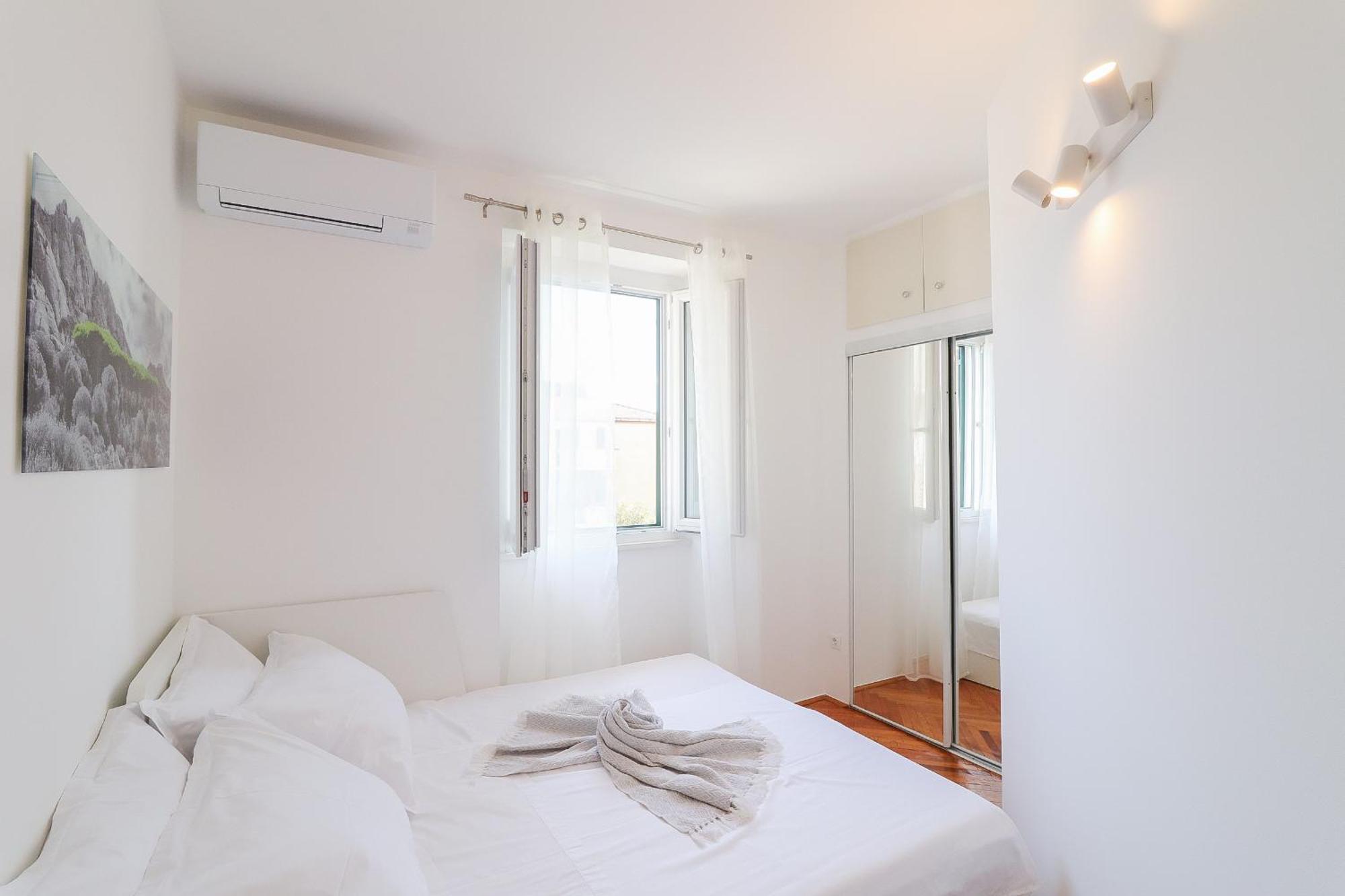 Center Sunset Penthouse Apartment *