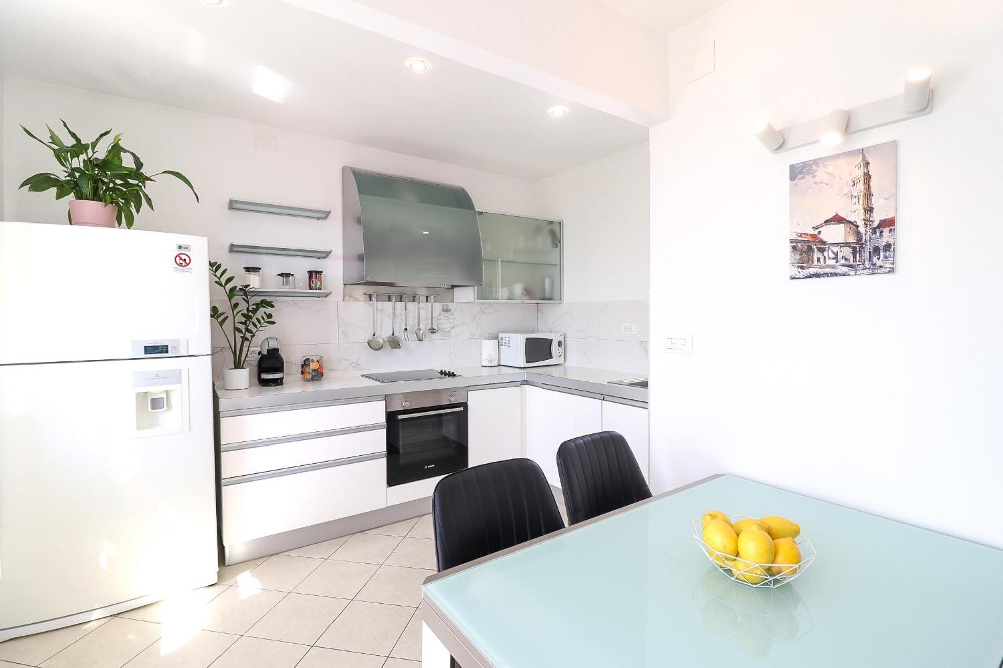 Center Sunset Penthouse Apartment *