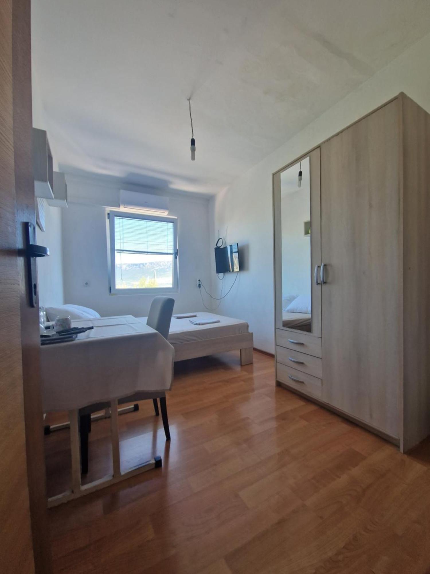 Ensuite * Split