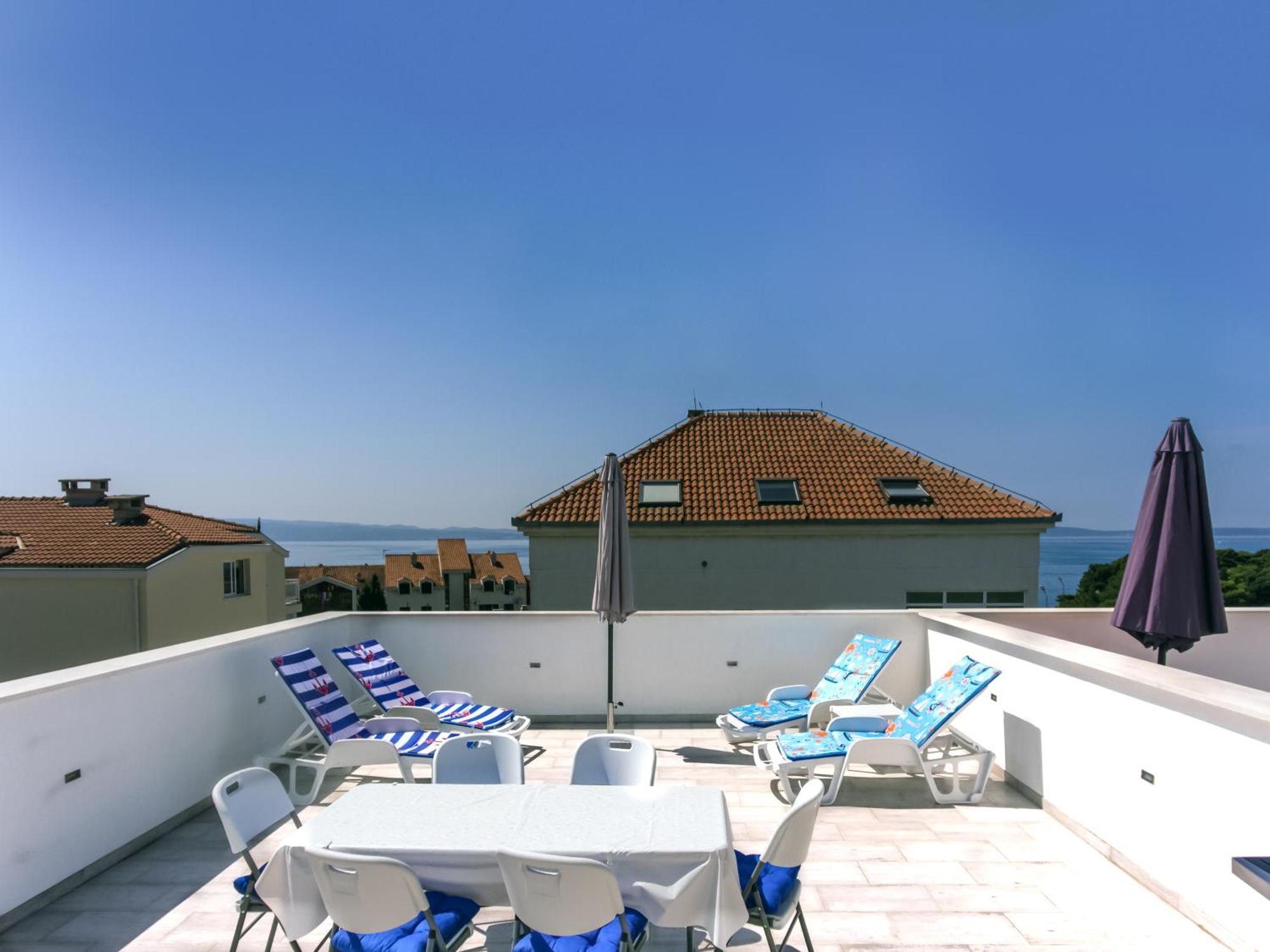 Apartment With Terrace And Free Parking - Nearby Split