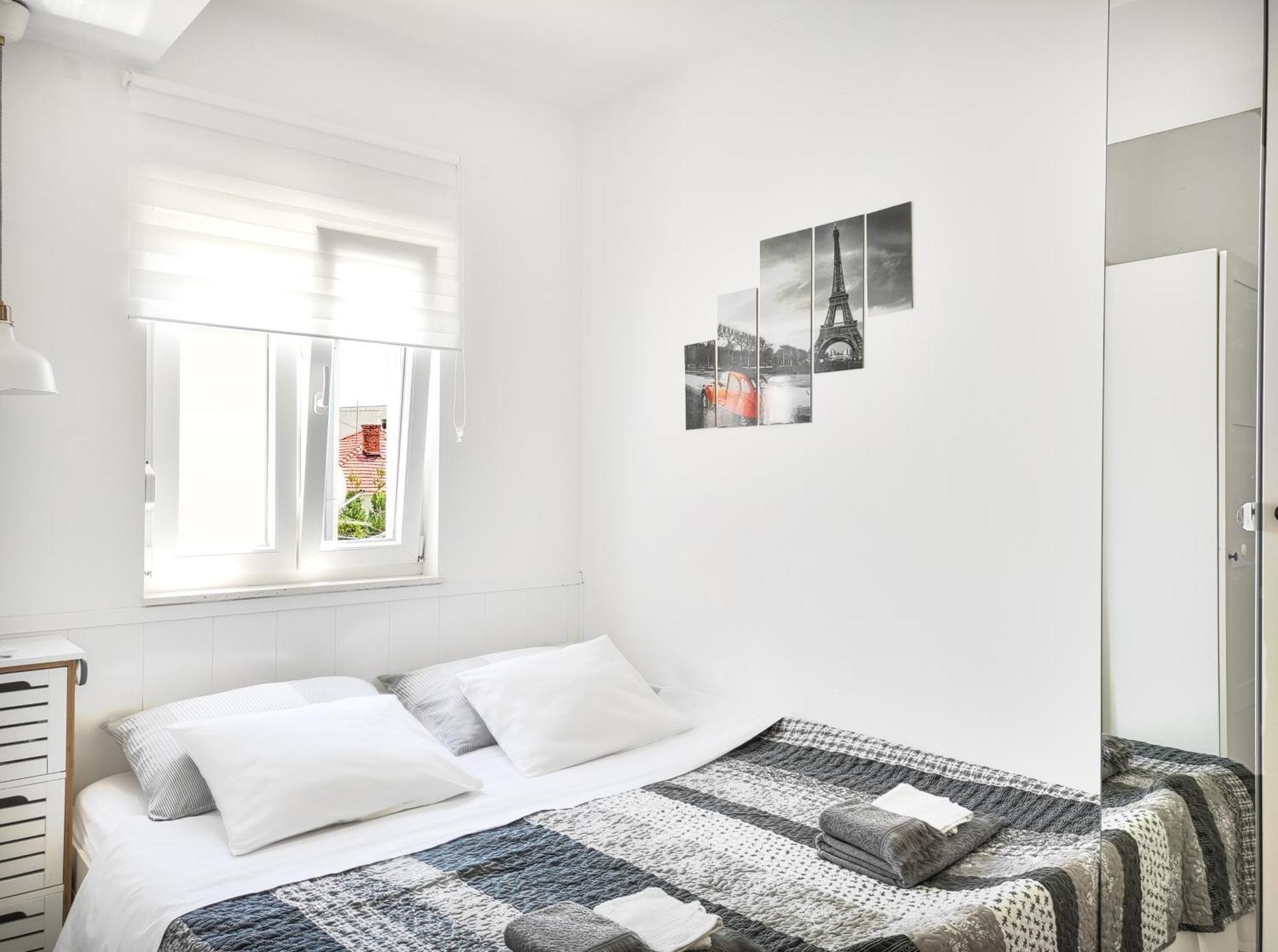With Terrace And Free Parking - Nearby Apartment