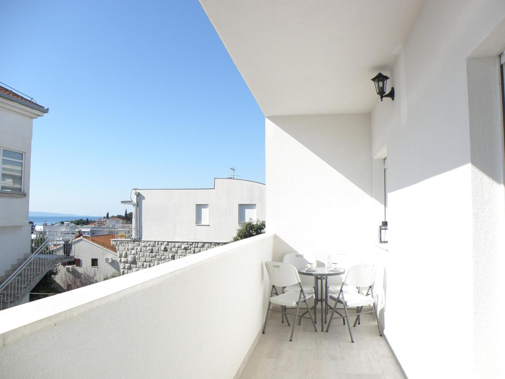 Apartment With Terrace And Free Parking - Nearby