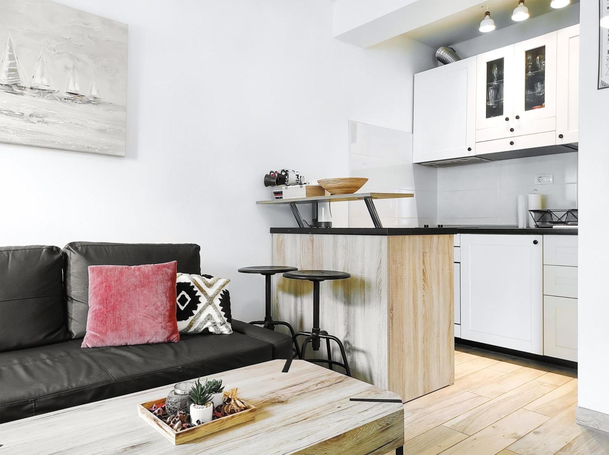 With Terrace And Free Parking - Nearby Apartment Split