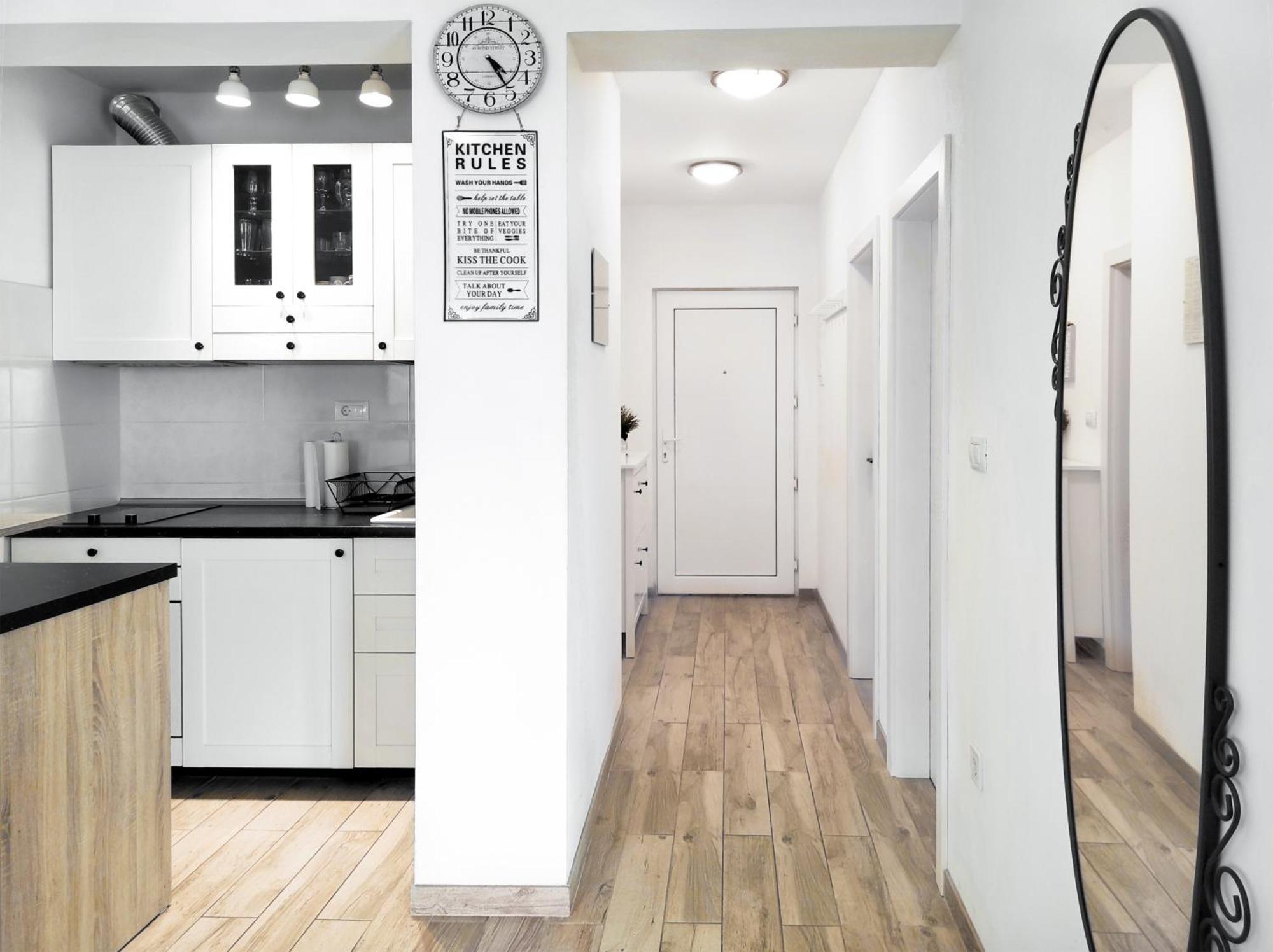 With Terrace And Free Parking - Nearby Apartment