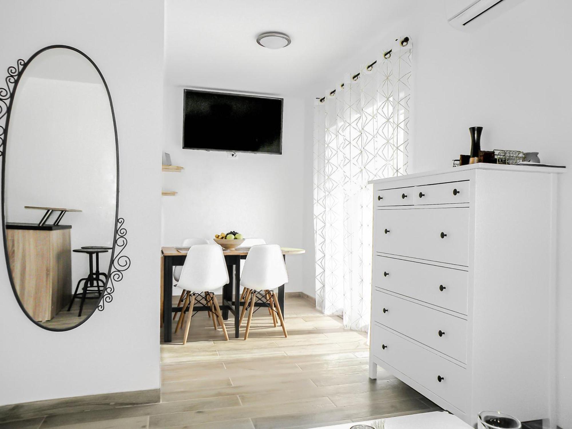 Apartment With Terrace And Free Parking - Nearby