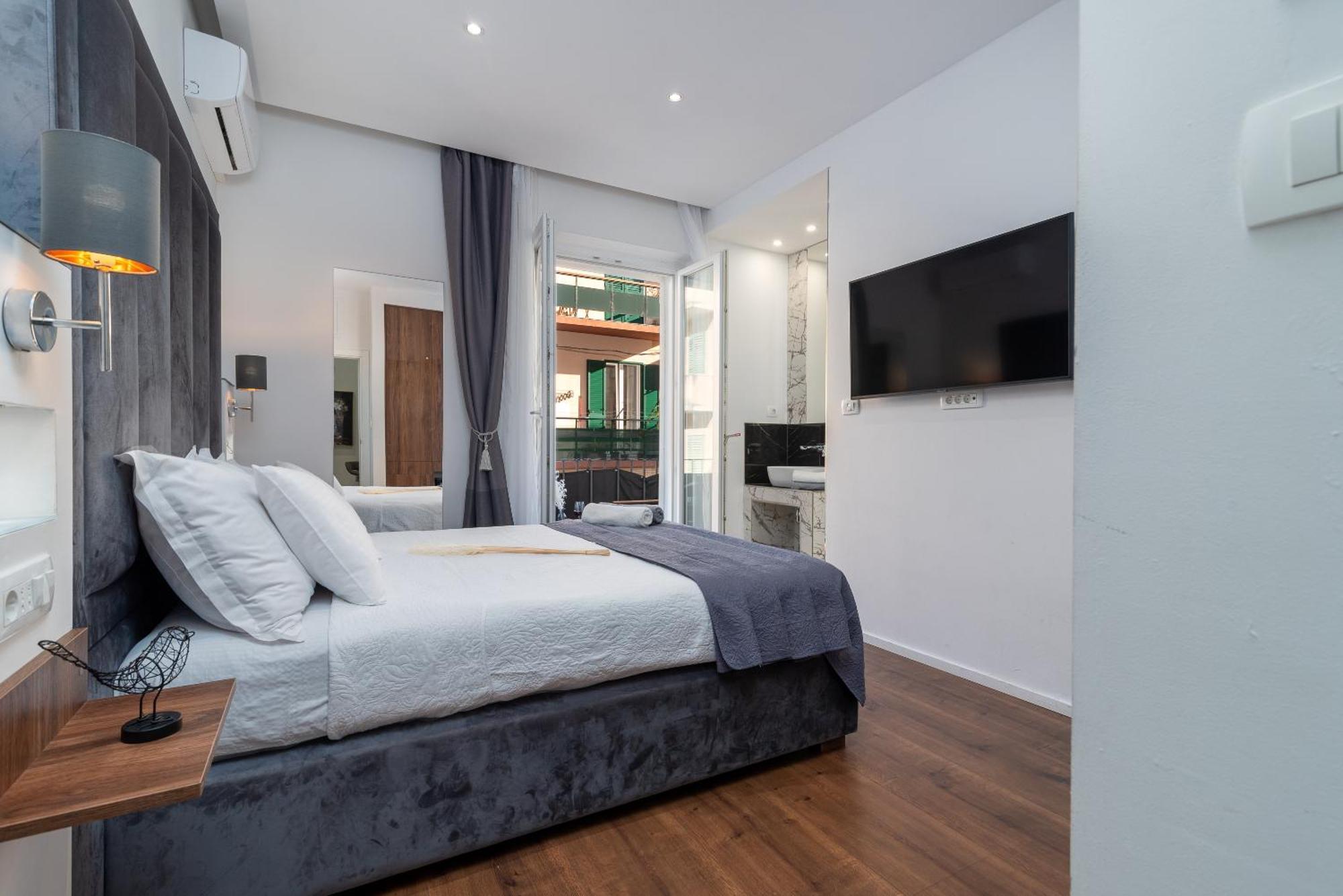Antares Luxury 1 *