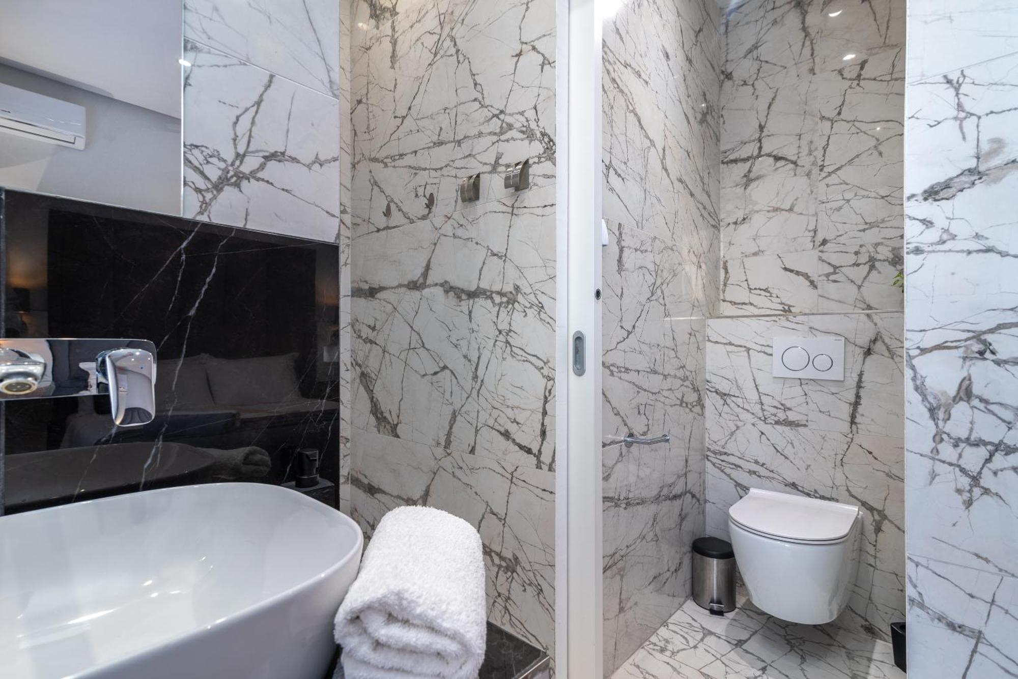 Antares Luxury 1 *