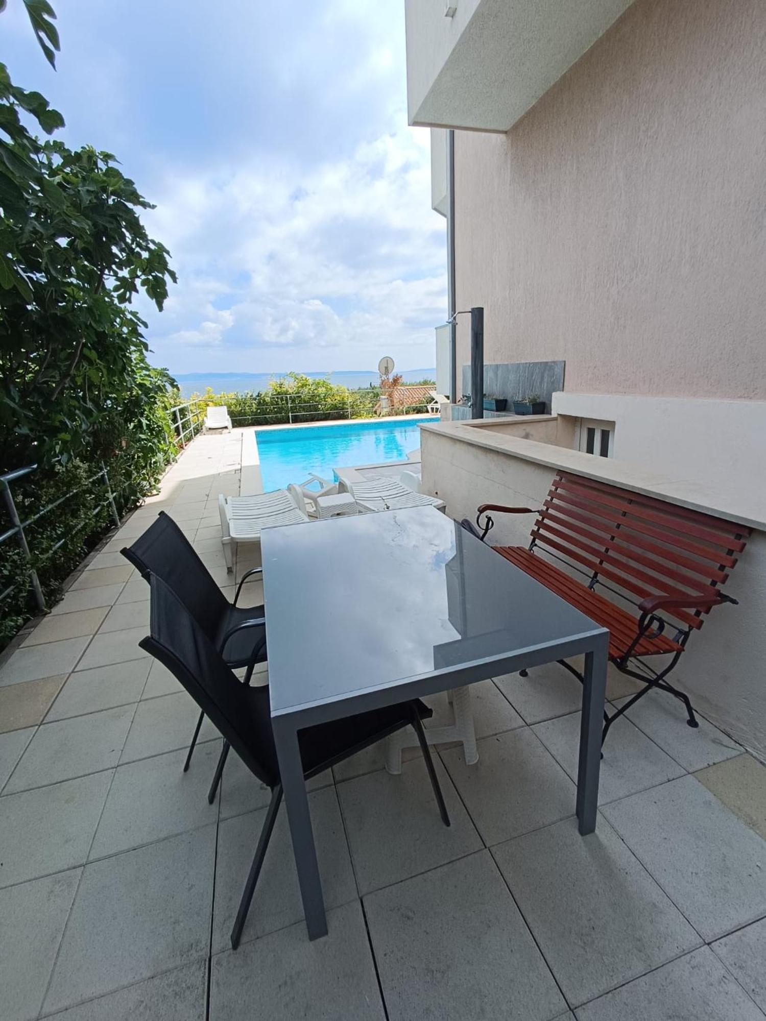 Lo - With Swimming Pool * Split