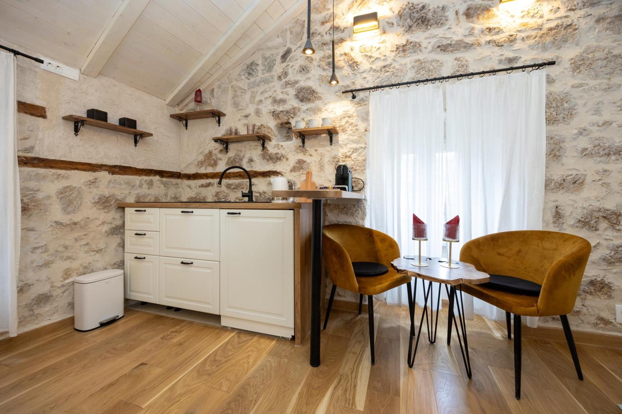 Kruna Est 2024 Apartment Split
