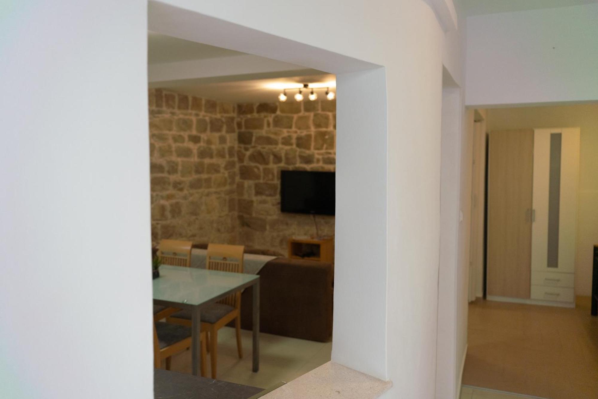 Beachfront For 4, 30m To Pebble 180m To Sandy Beach, Stobrec With Summer Amenities