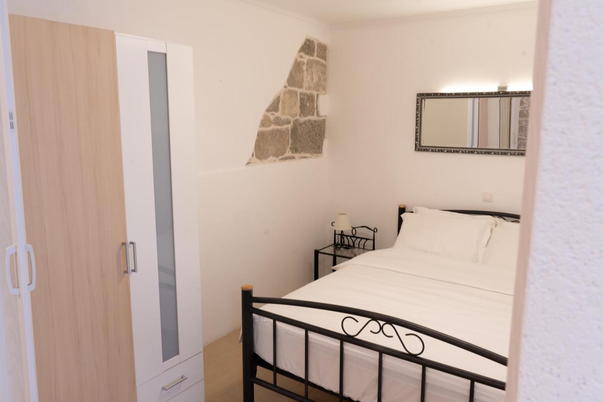 Apartment Beachfront For 4, 30m To Pebble 180m To Sandy Beach, Stobrec With Summer Amenities