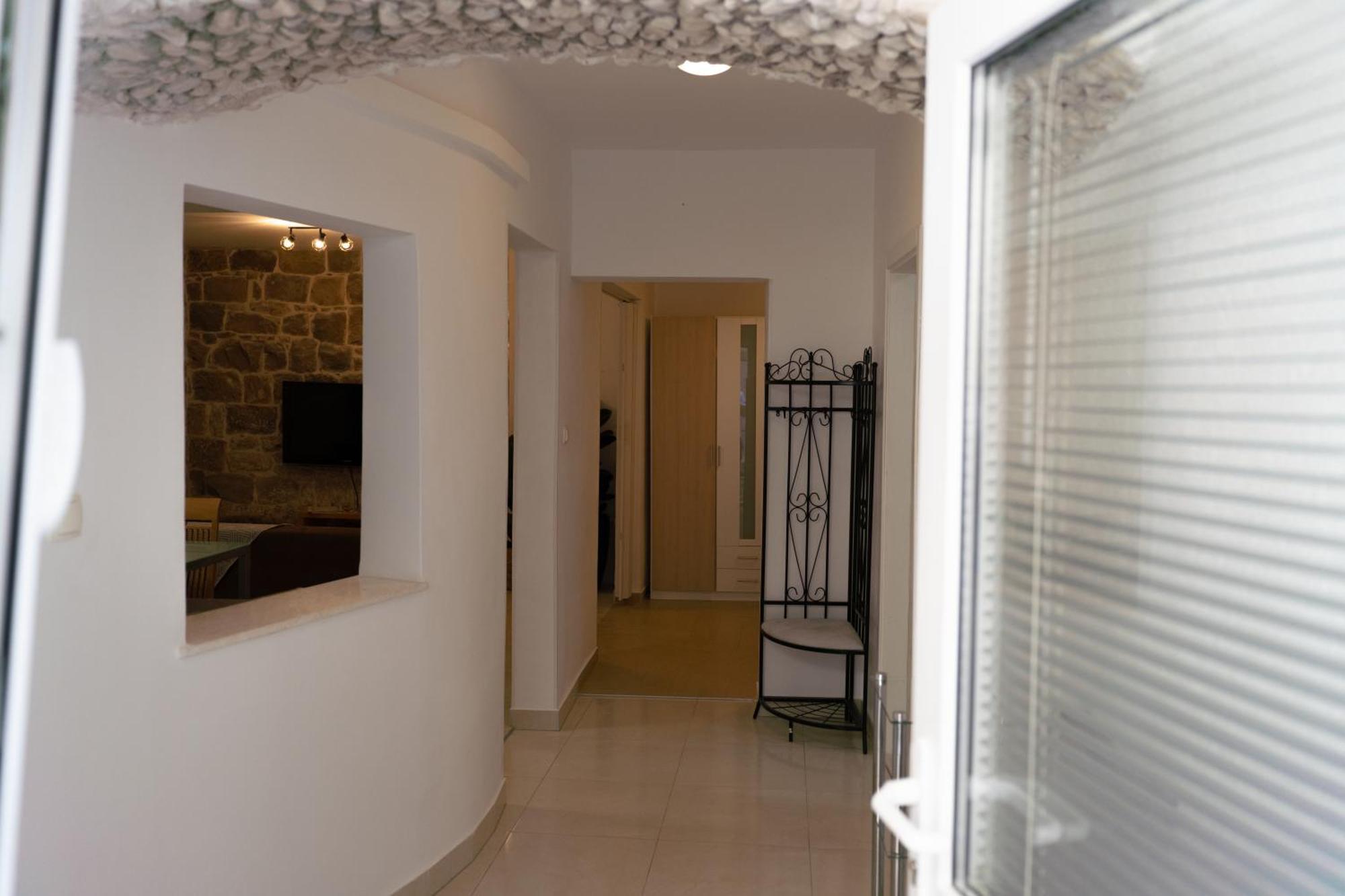 Beachfront For 4, 30m To Pebble 180m To Sandy Beach, Stobrec With Summer Amenities